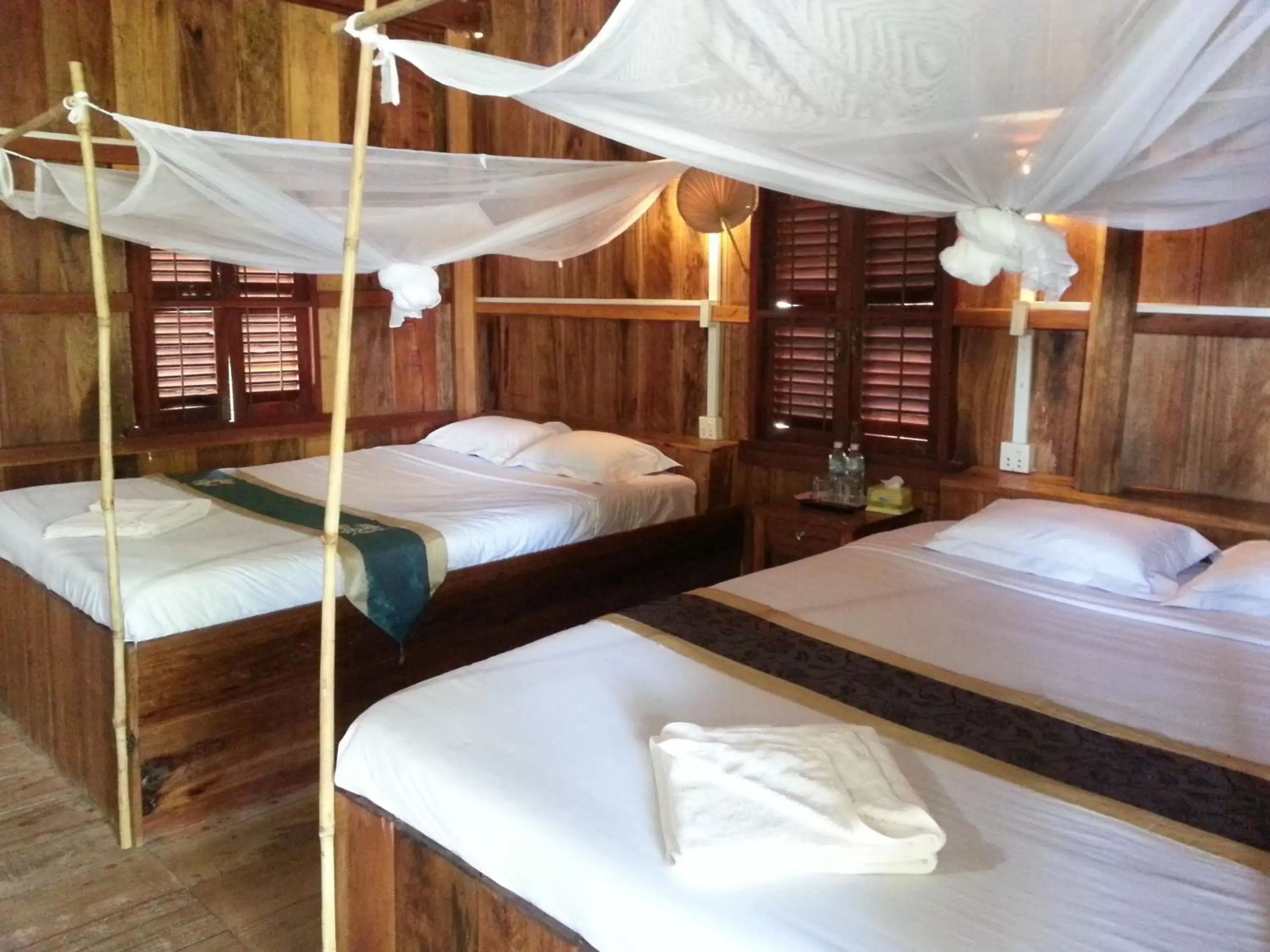 Bedroom, Bed in Bird of Paradise Bungalows
