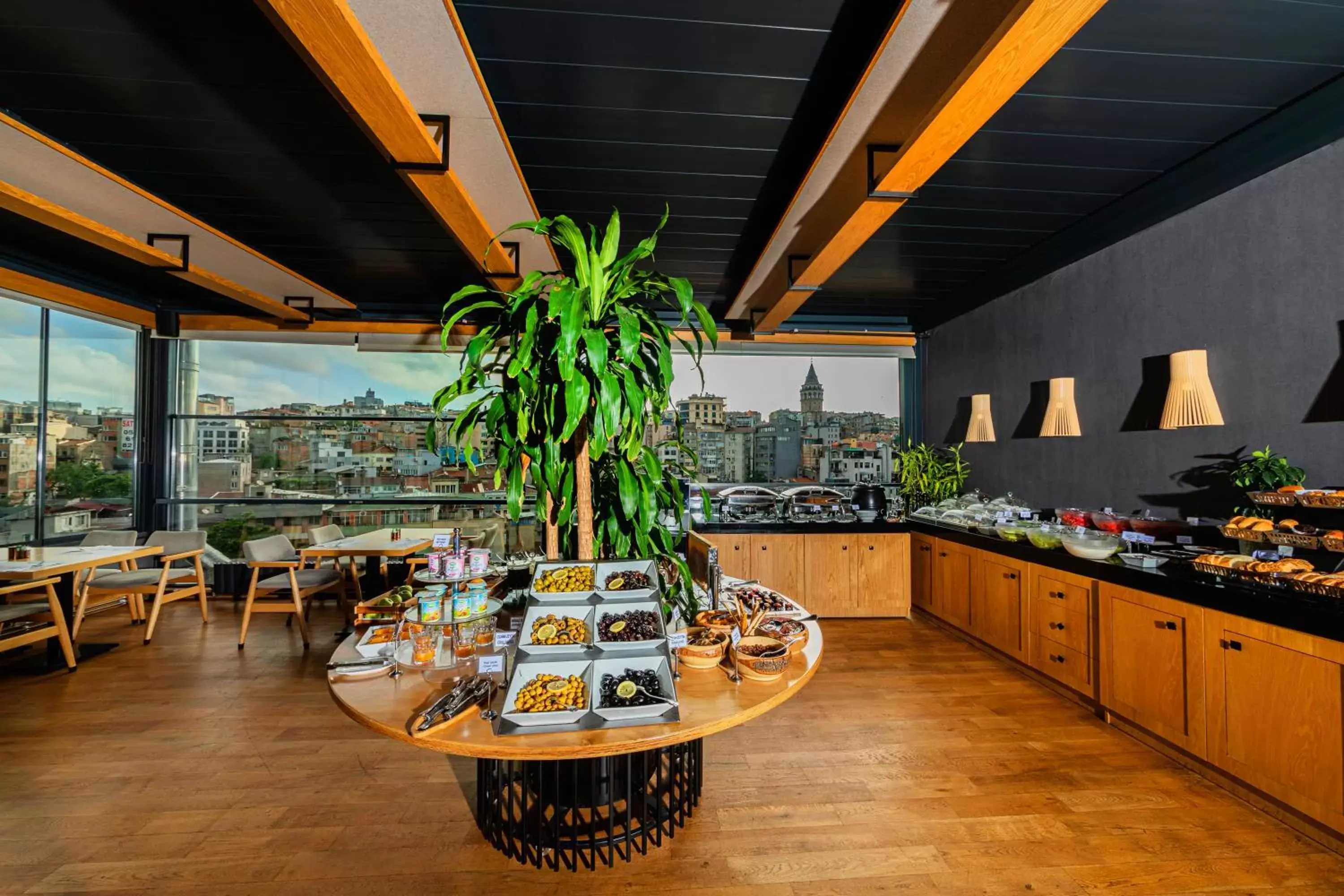 Restaurant/Places to Eat in The Halich Hotel Istanbul Karakoy - Special Category