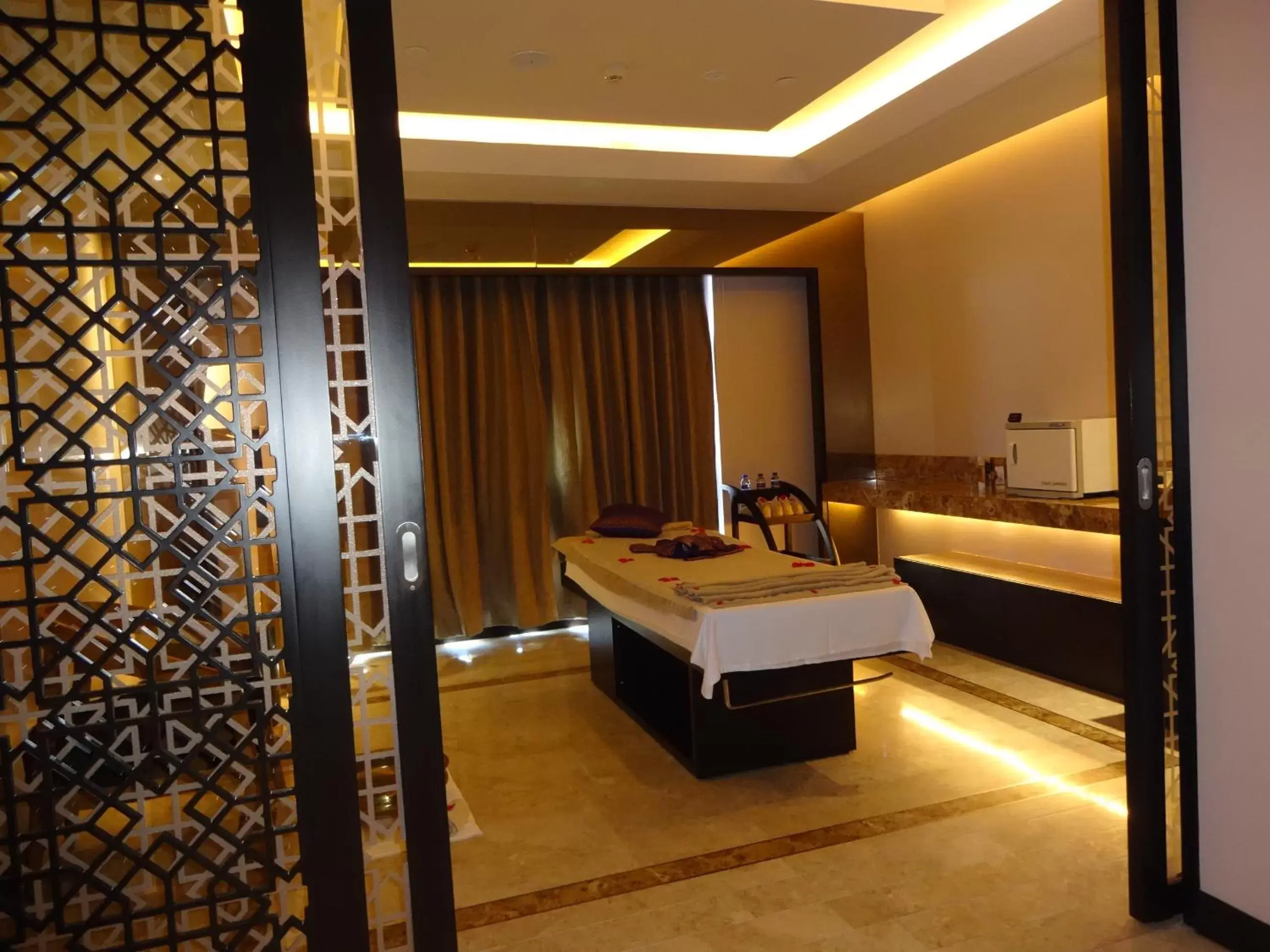 Massage, Bathroom in Radisson Blu Coimbatore