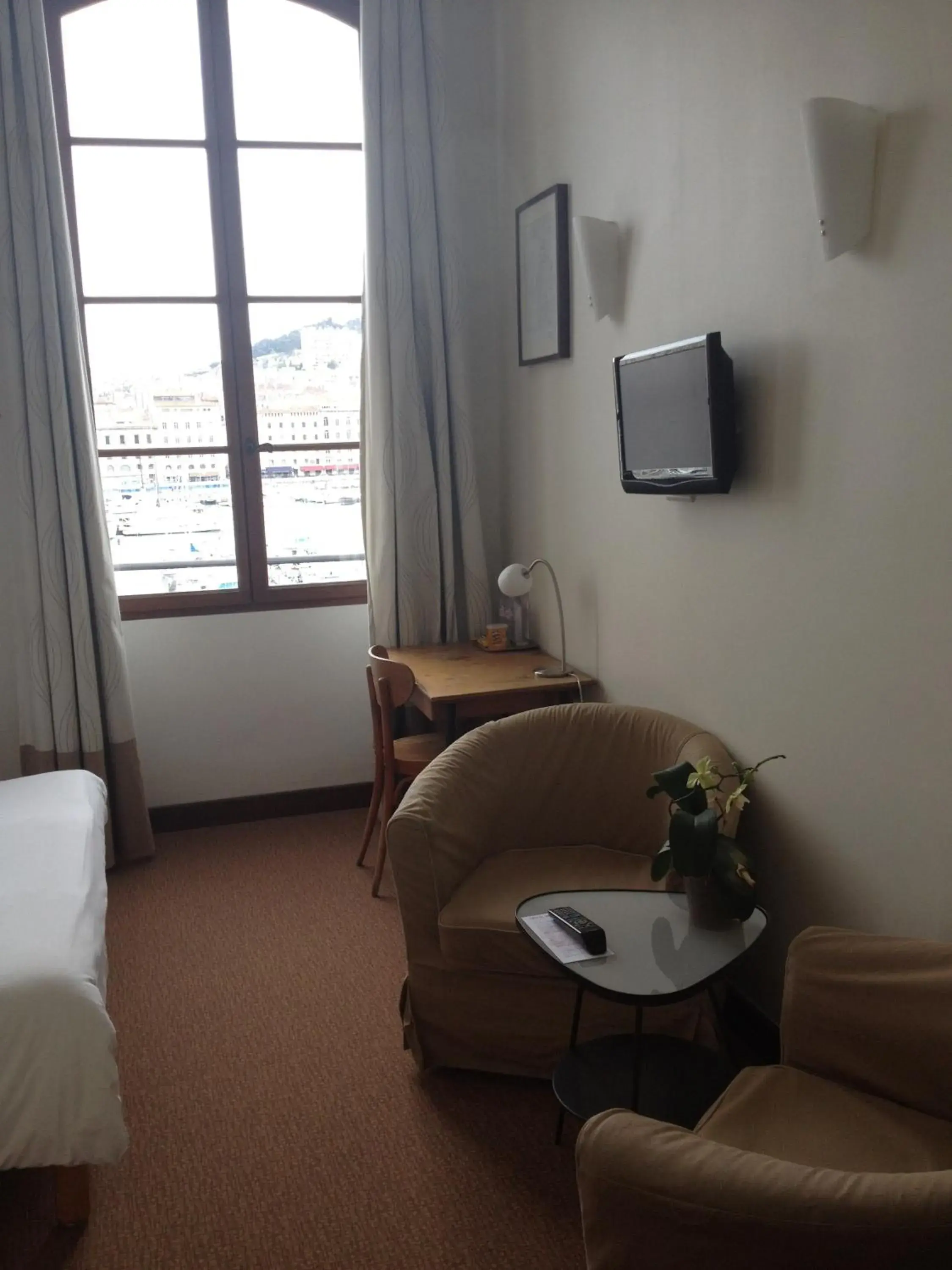 TV and multimedia, Seating Area in Hotel Belle-Vue Vieux-Port