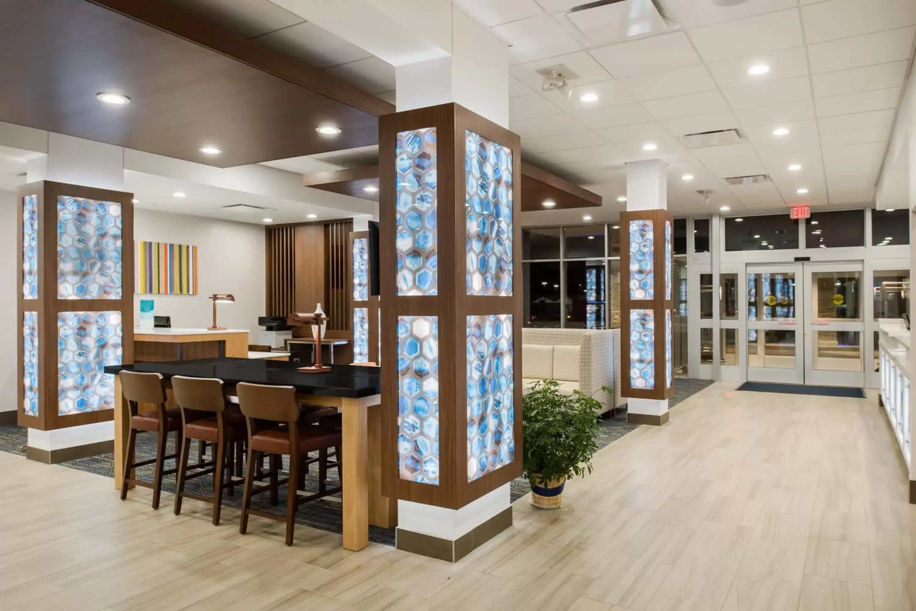 Lobby or reception in Holiday Inn Express & Suites West Plains Southwest, an IHG Hotel