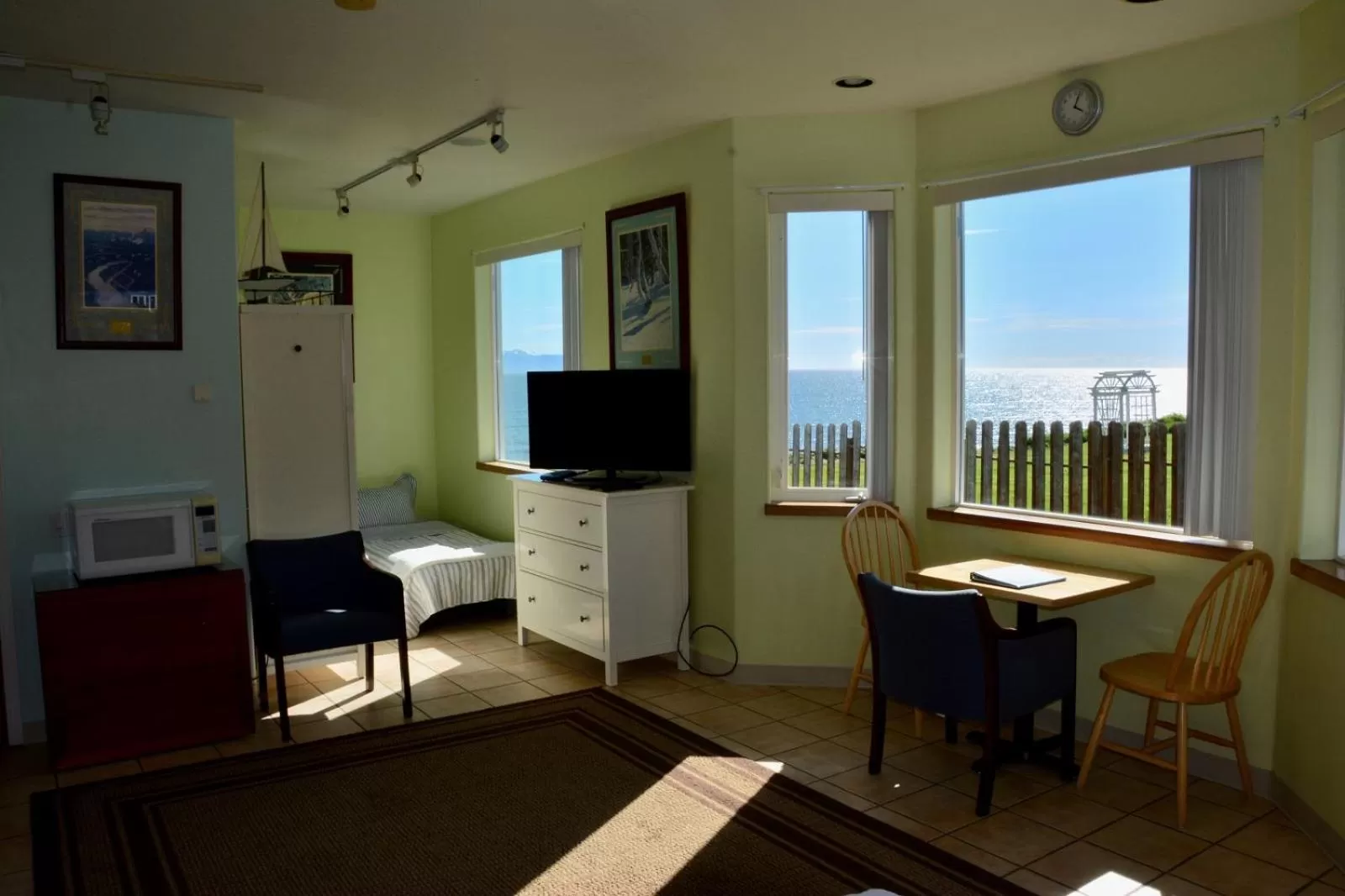 TV/Entertainment Center in Driftwood Inn