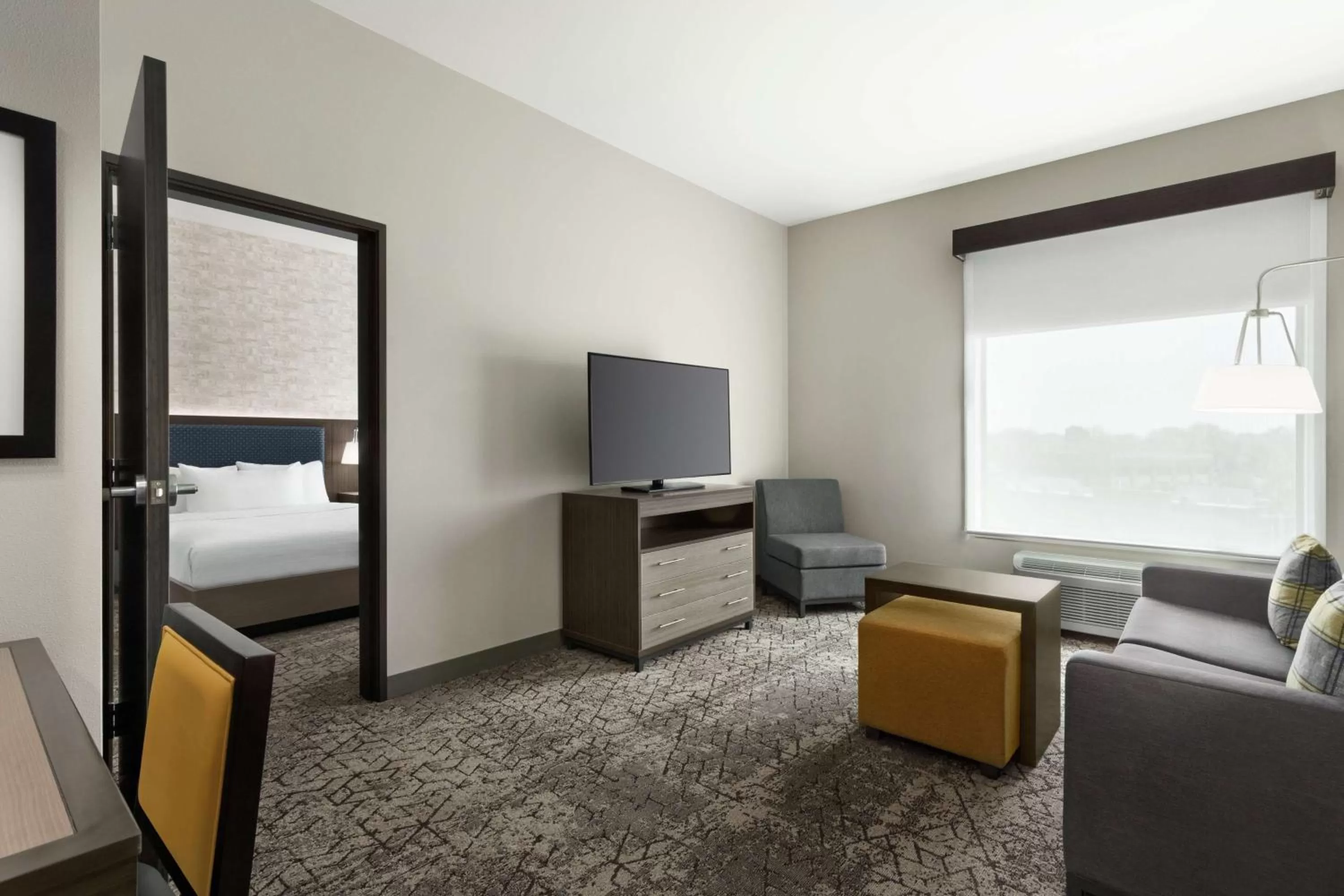 Living room, Bed in Homewood Suites By Hilton Springfield Medical District