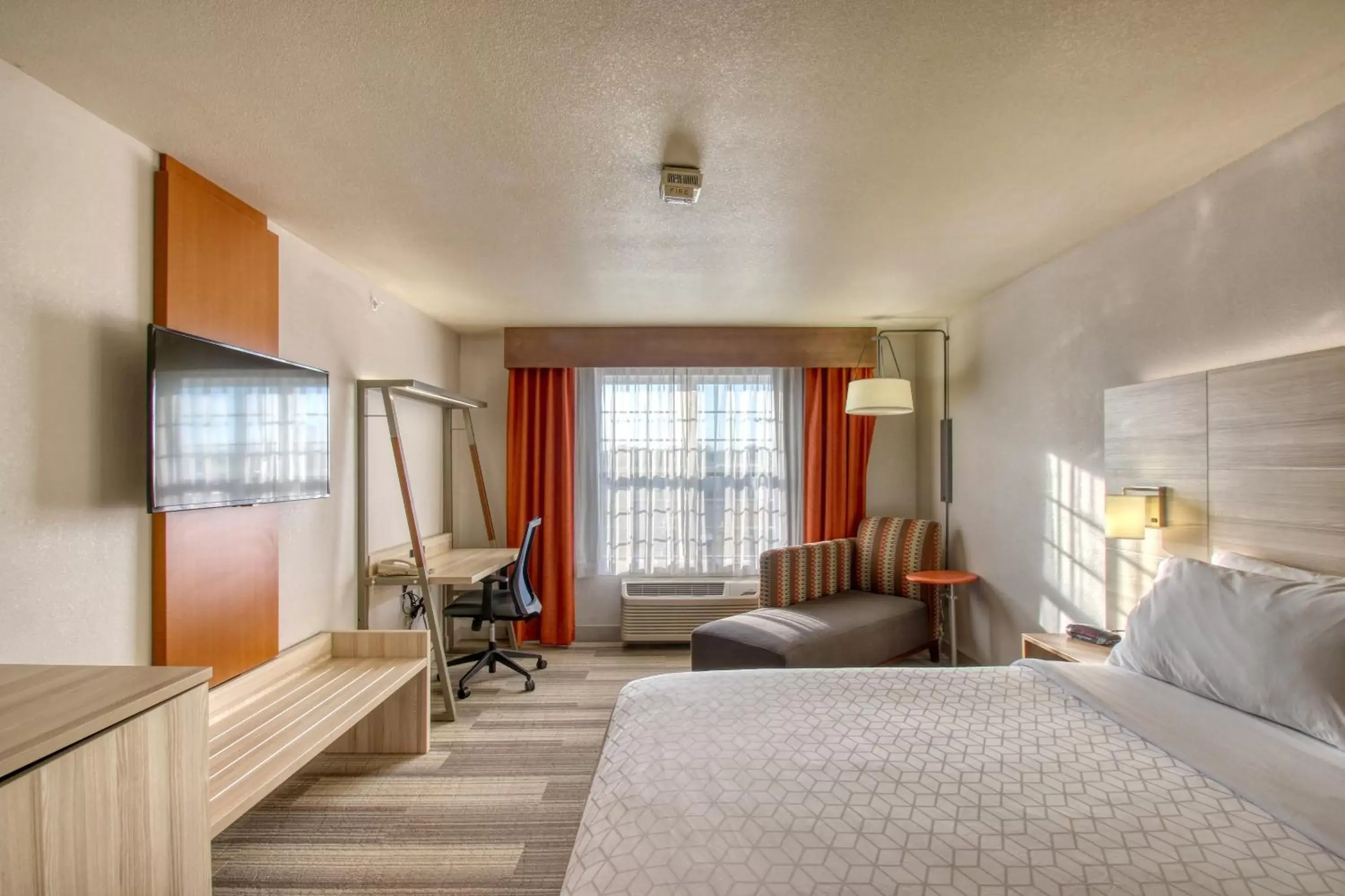 Photo of the whole room in Holiday Inn Express Hotel & Suites Milwaukee Airport, an IHG Hotel