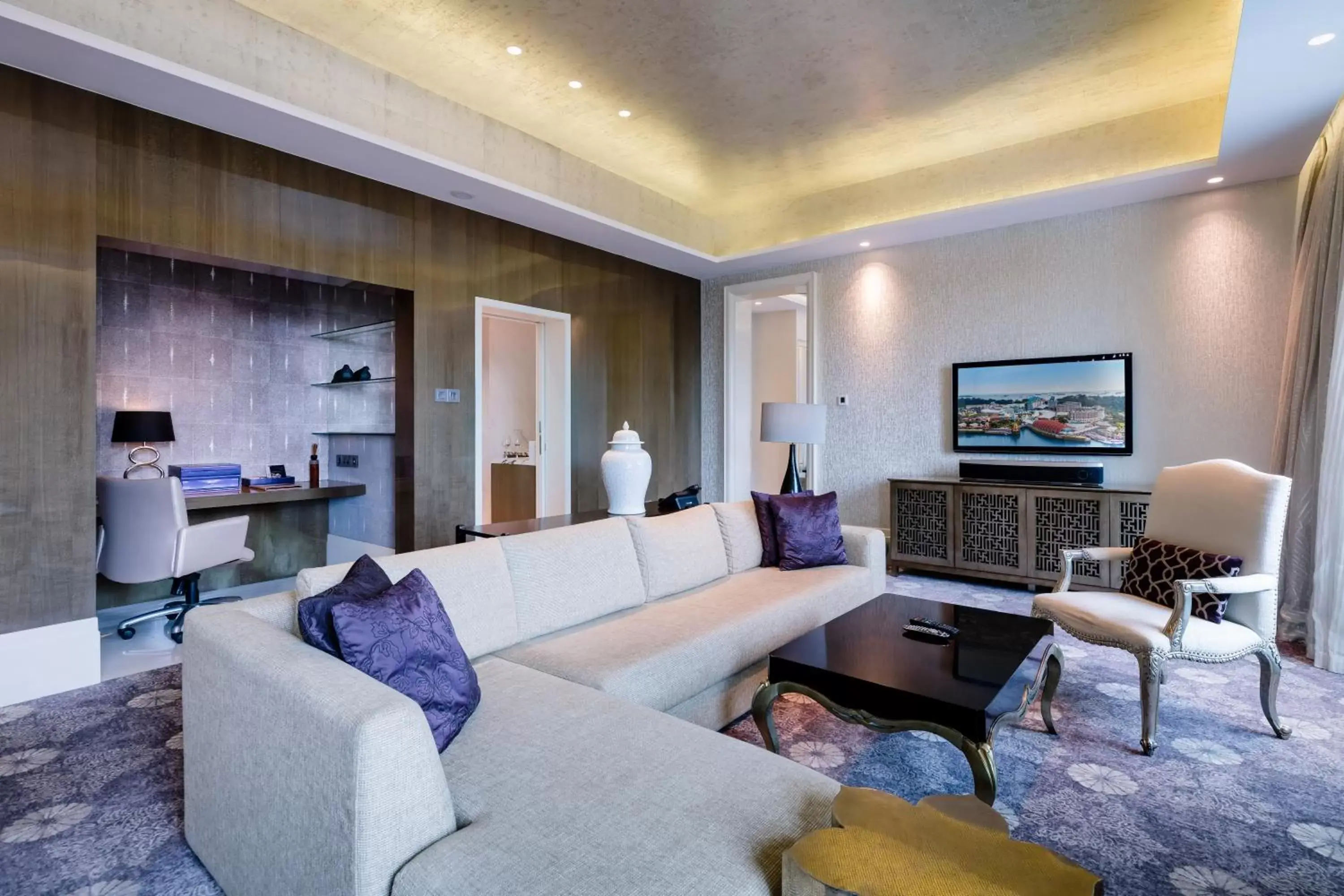 Living room, Seating Area in Resorts World Sentosa - Hotel Michael