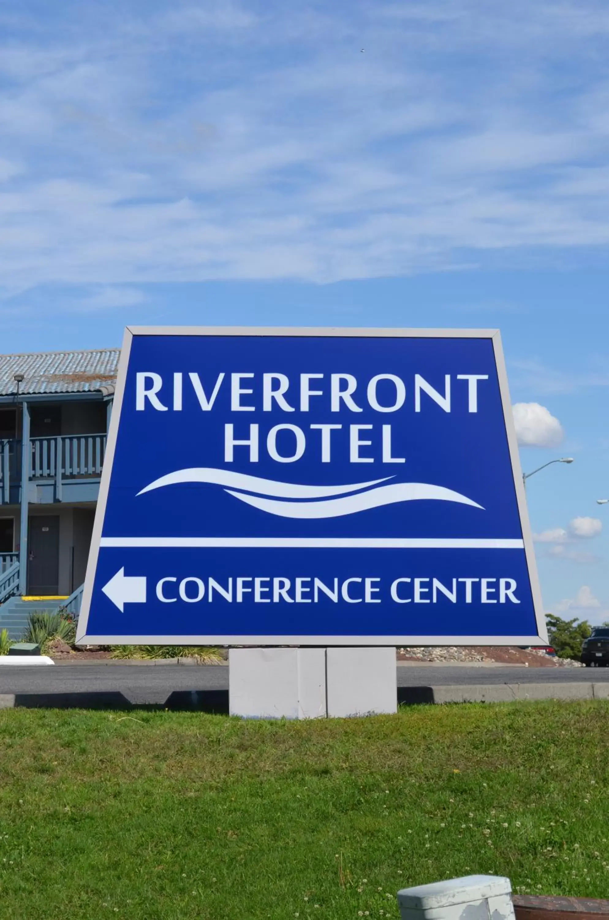 Property logo or sign in Richland Riverfront Hotel, Ascend Hotel Collection