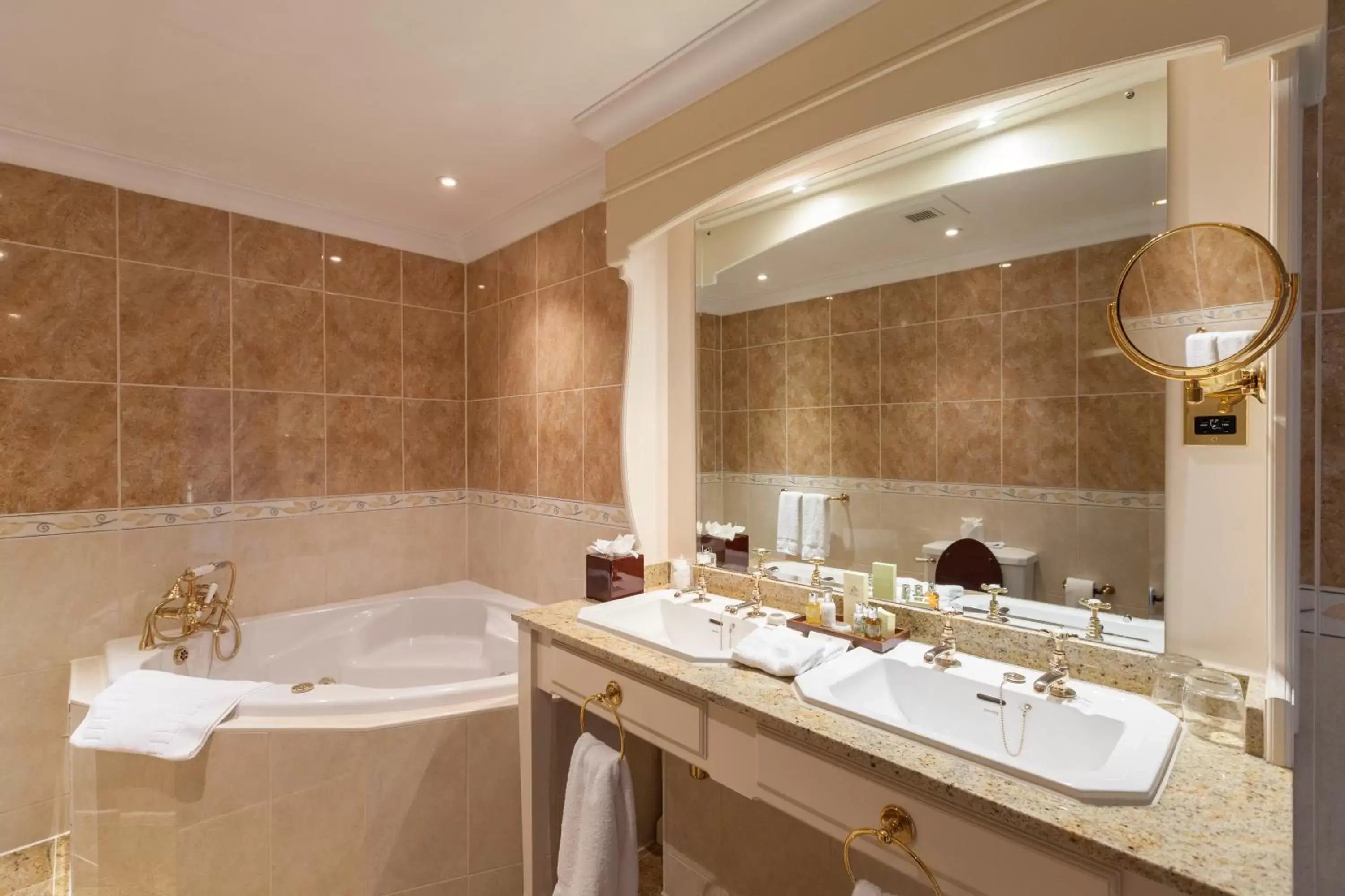 Bathroom in Luton Hoo Hotel, Golf and Spa