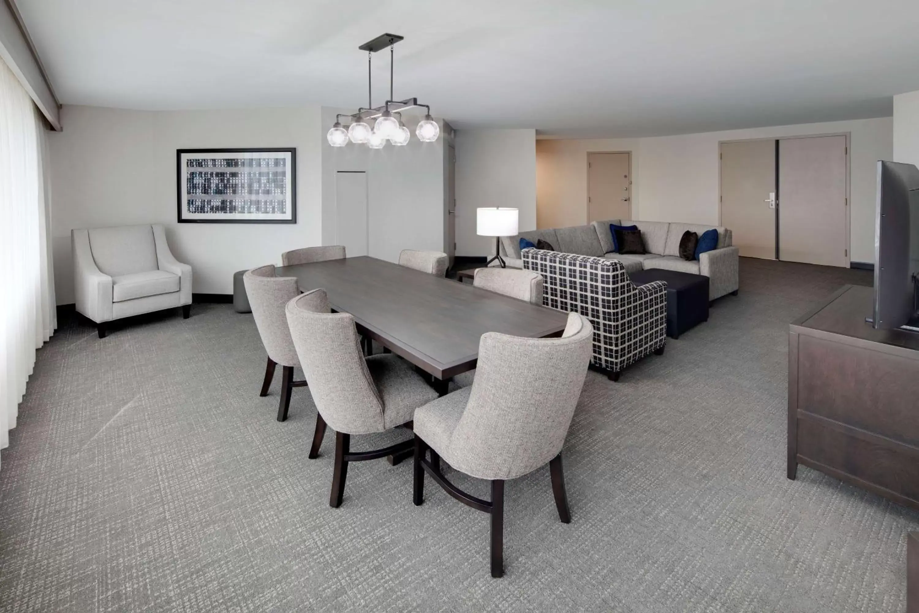 Living room, Seating Area in Embassy Suites by Hilton Detroit Troy Auburn Hills