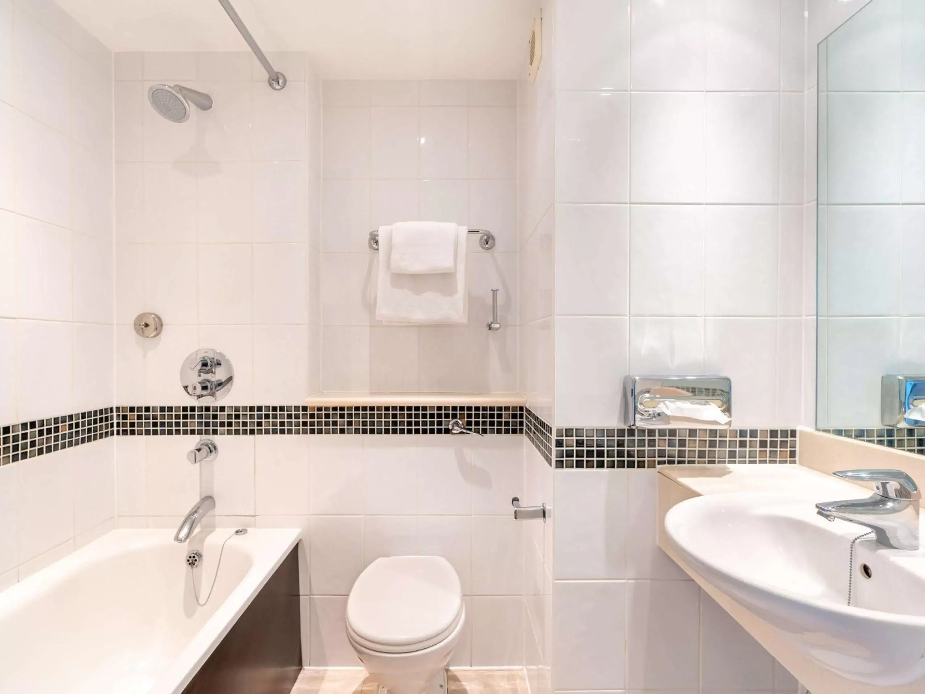 Bathroom in Mercure Maidstone Great Danes Hotel