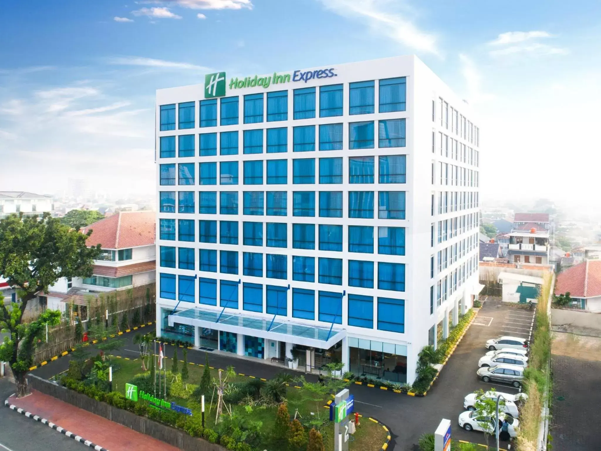 Property Building in Holiday Inn Express Jakarta Matraman, an IHG Hotel