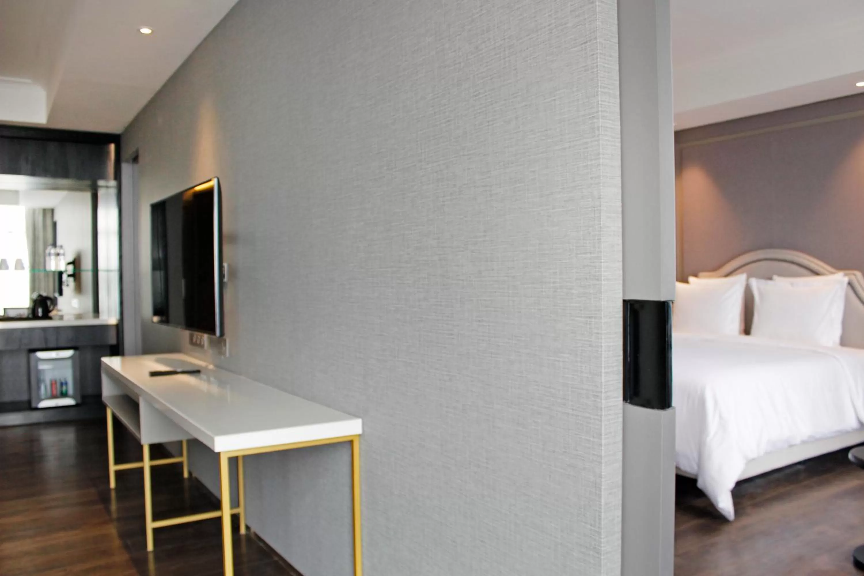 Bed in Goodrich Suites, Jakarta