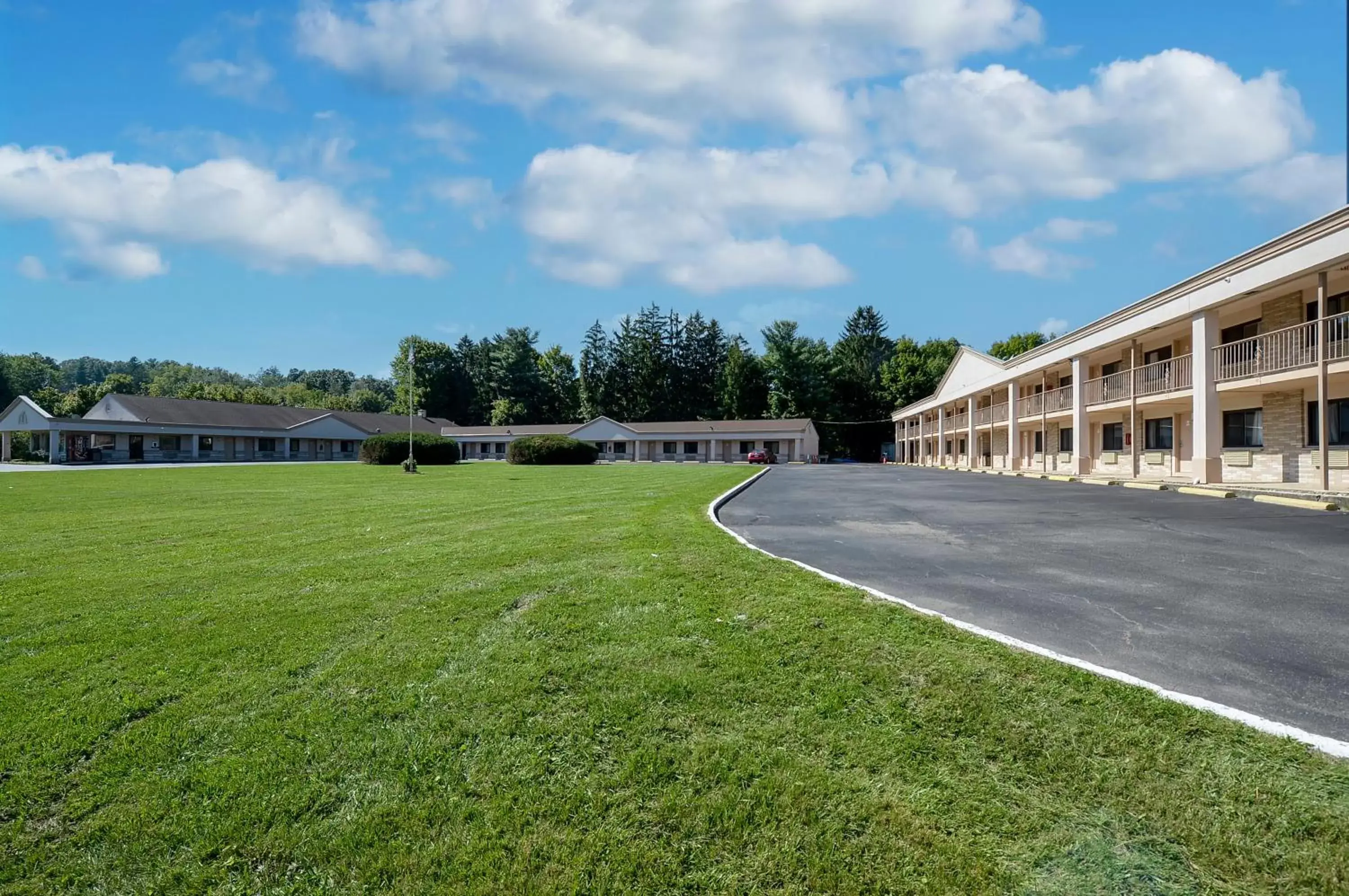 Facade/entrance, Property Building in Americas Best Value Inn at Central Valley