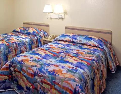 Bed in Americas Best Value Inn Jefferson City