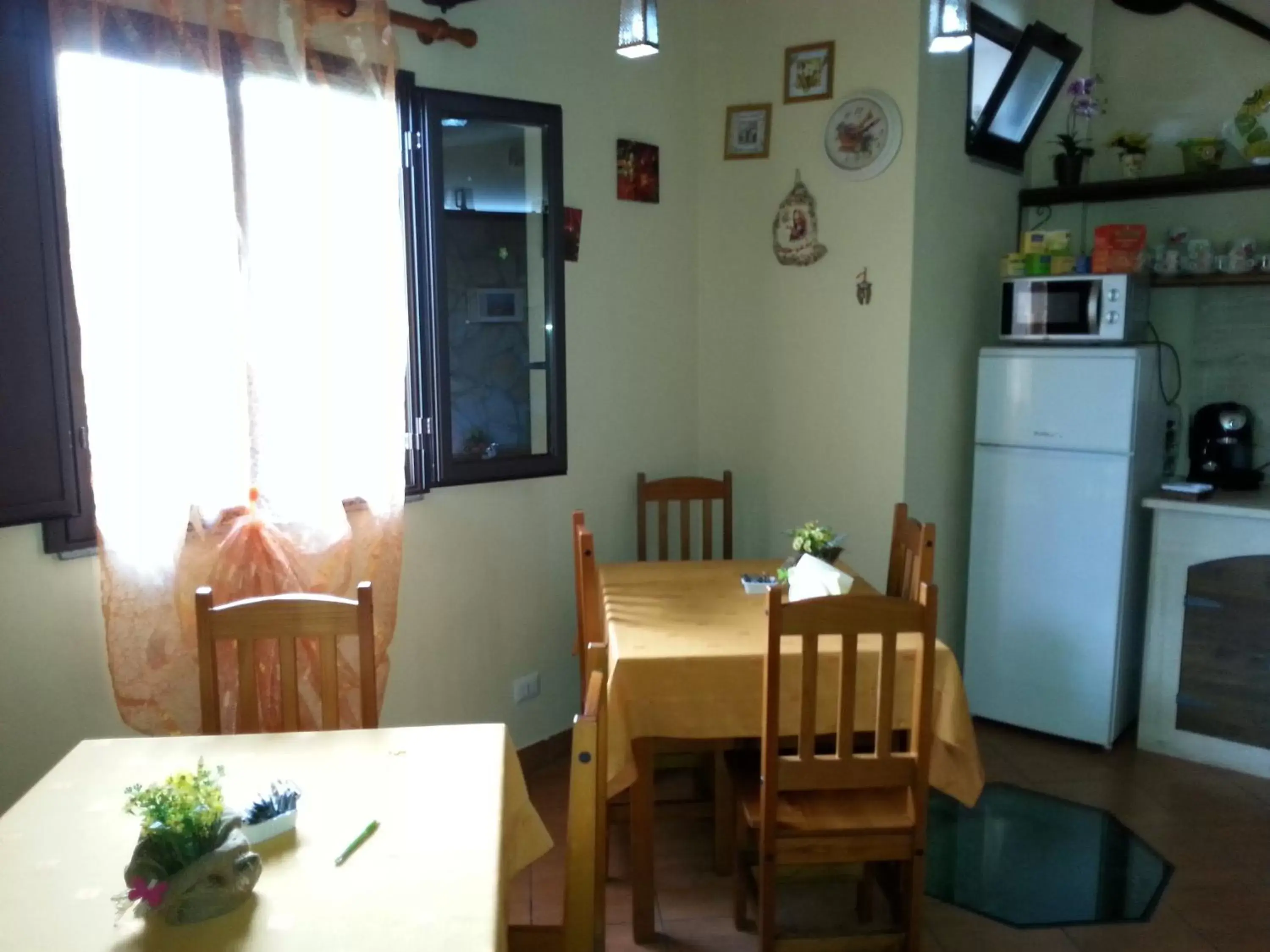 Communal kitchen, Dining Area in Etma