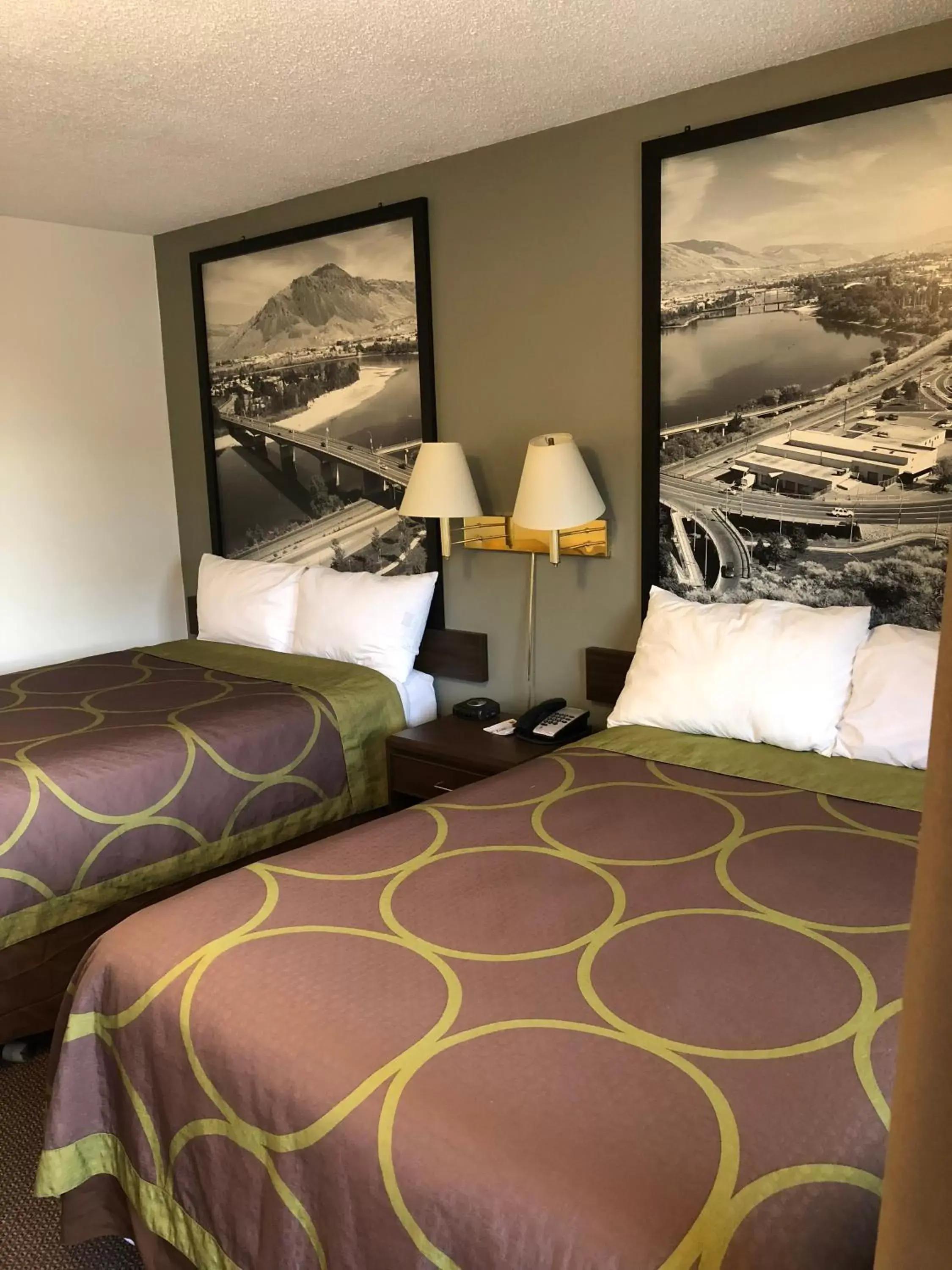 Bed in Super 8 by Wyndham Kamloops East