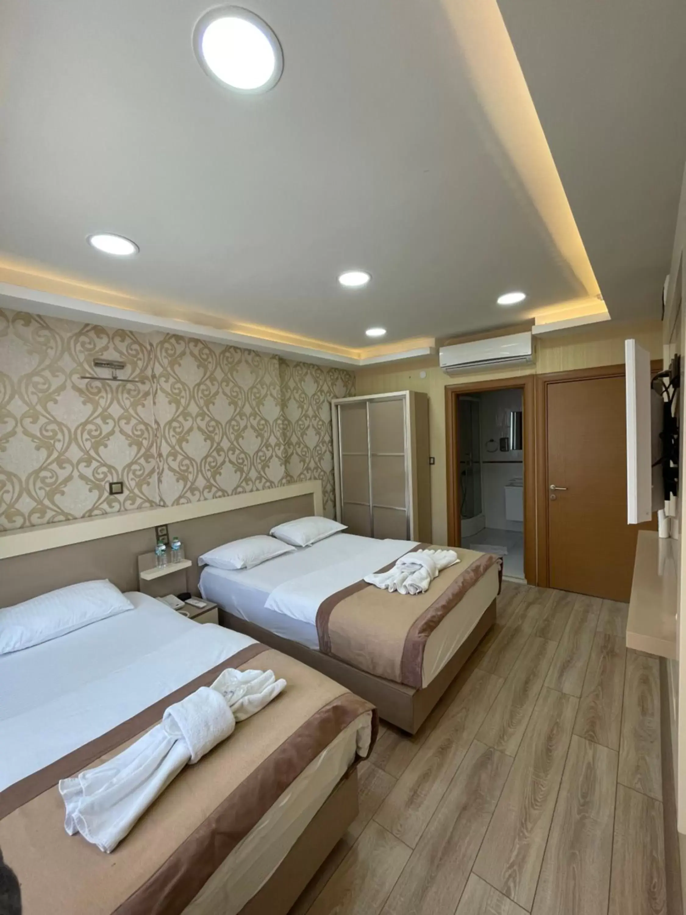 Property building, Bed in EViM HOTEL