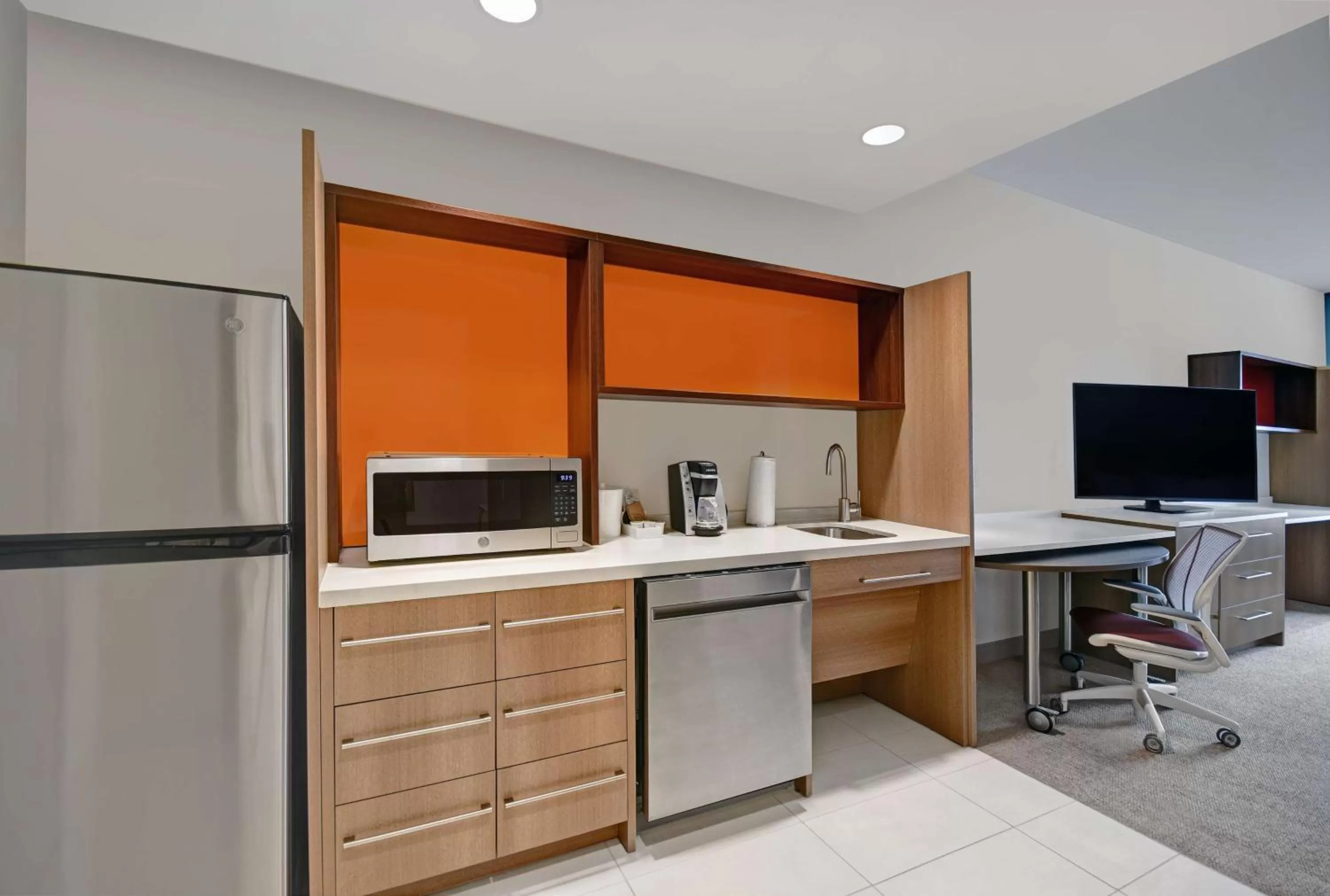 Kitchen or kitchenette in Home2 Suites by Hilton Blacksburg University
