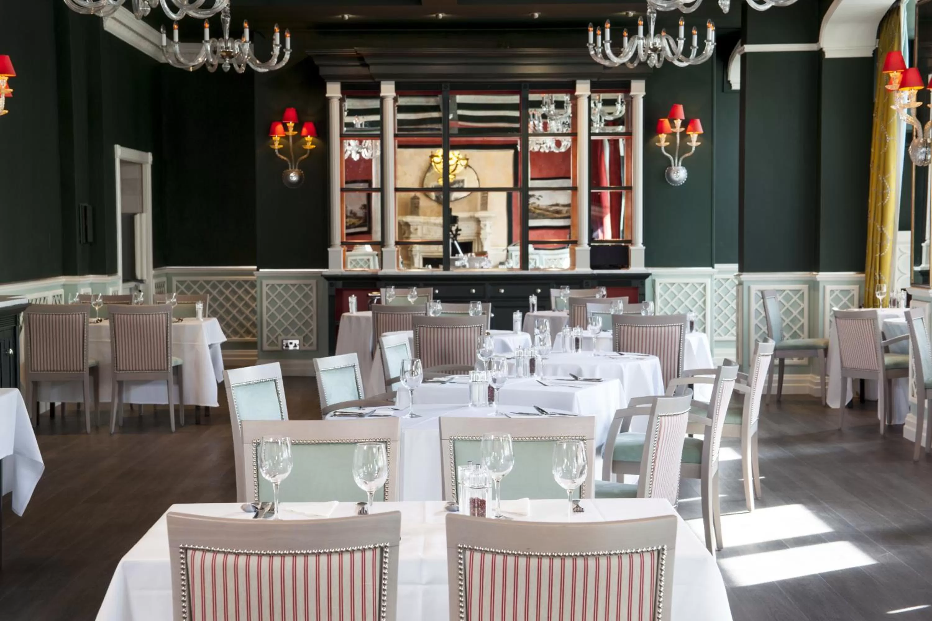 Restaurant/places to eat in Bromley Court Hotel London