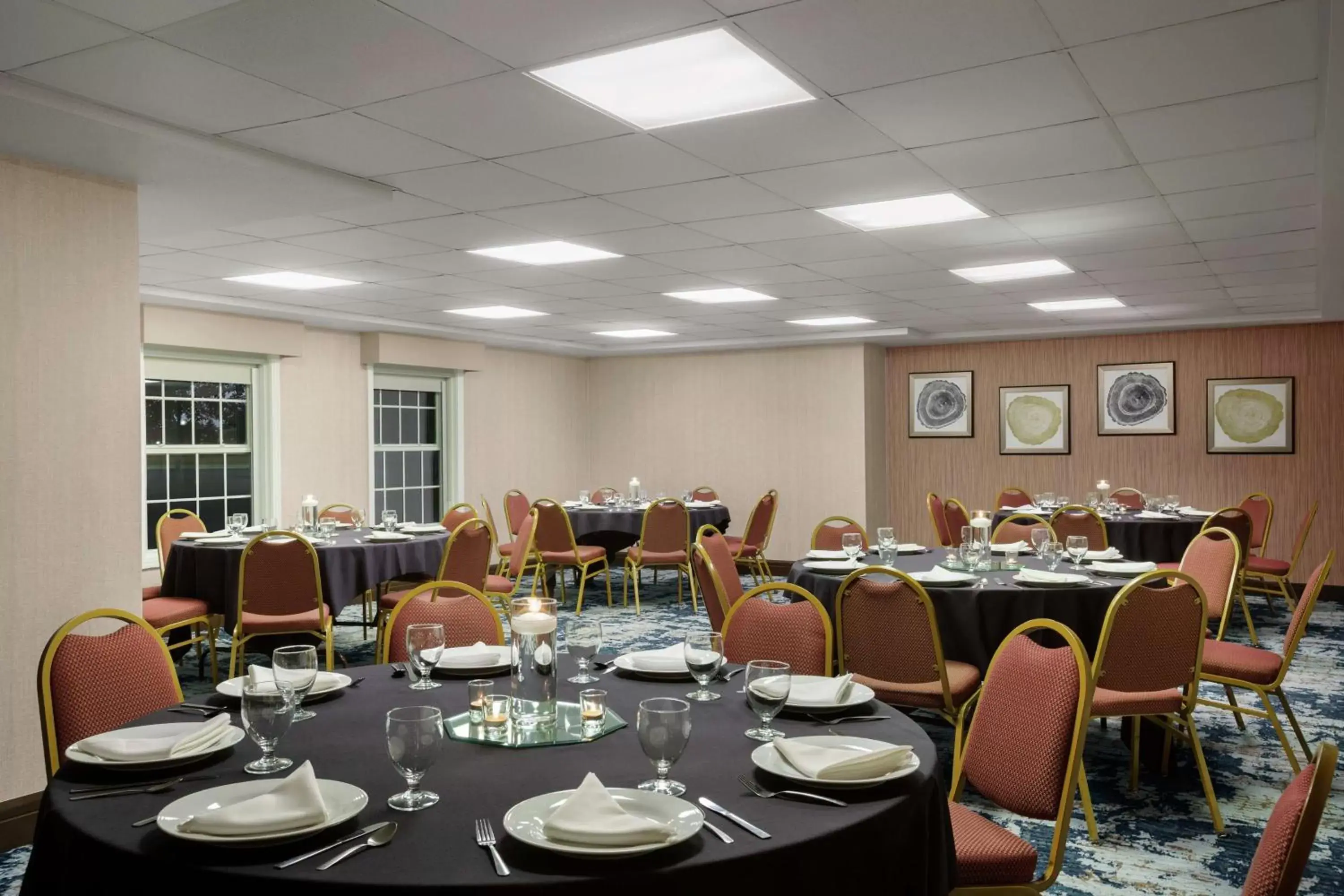 Meeting/conference room, Restaurant/Places to Eat in Homewood Suites by Hilton Kansas City Airport