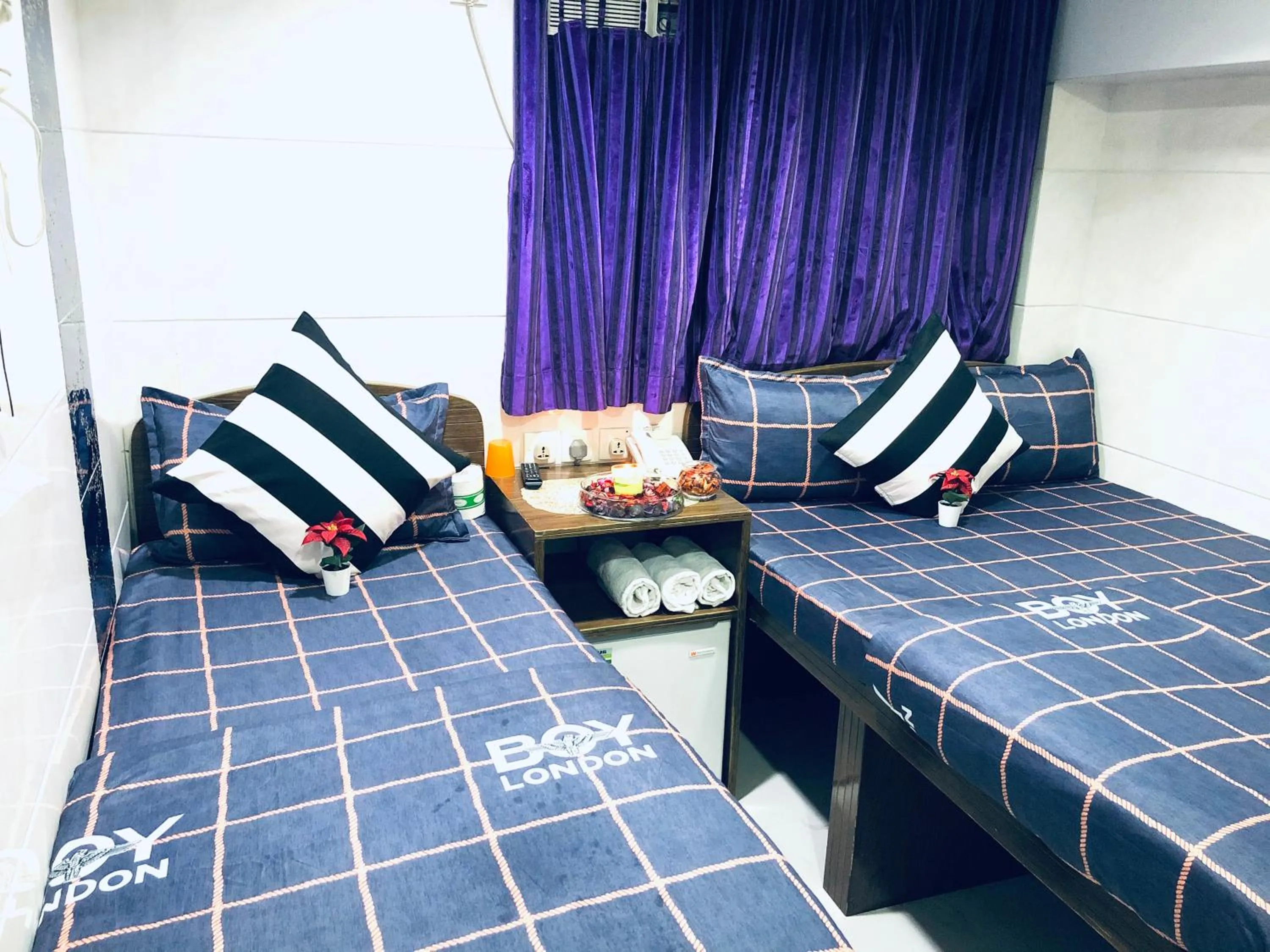 cot, Bed in Premium Lounge