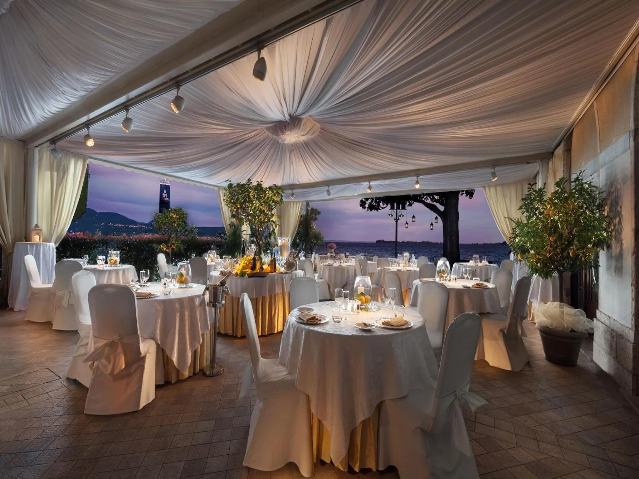 Restaurant/places to eat in Grand Hotel Gardone