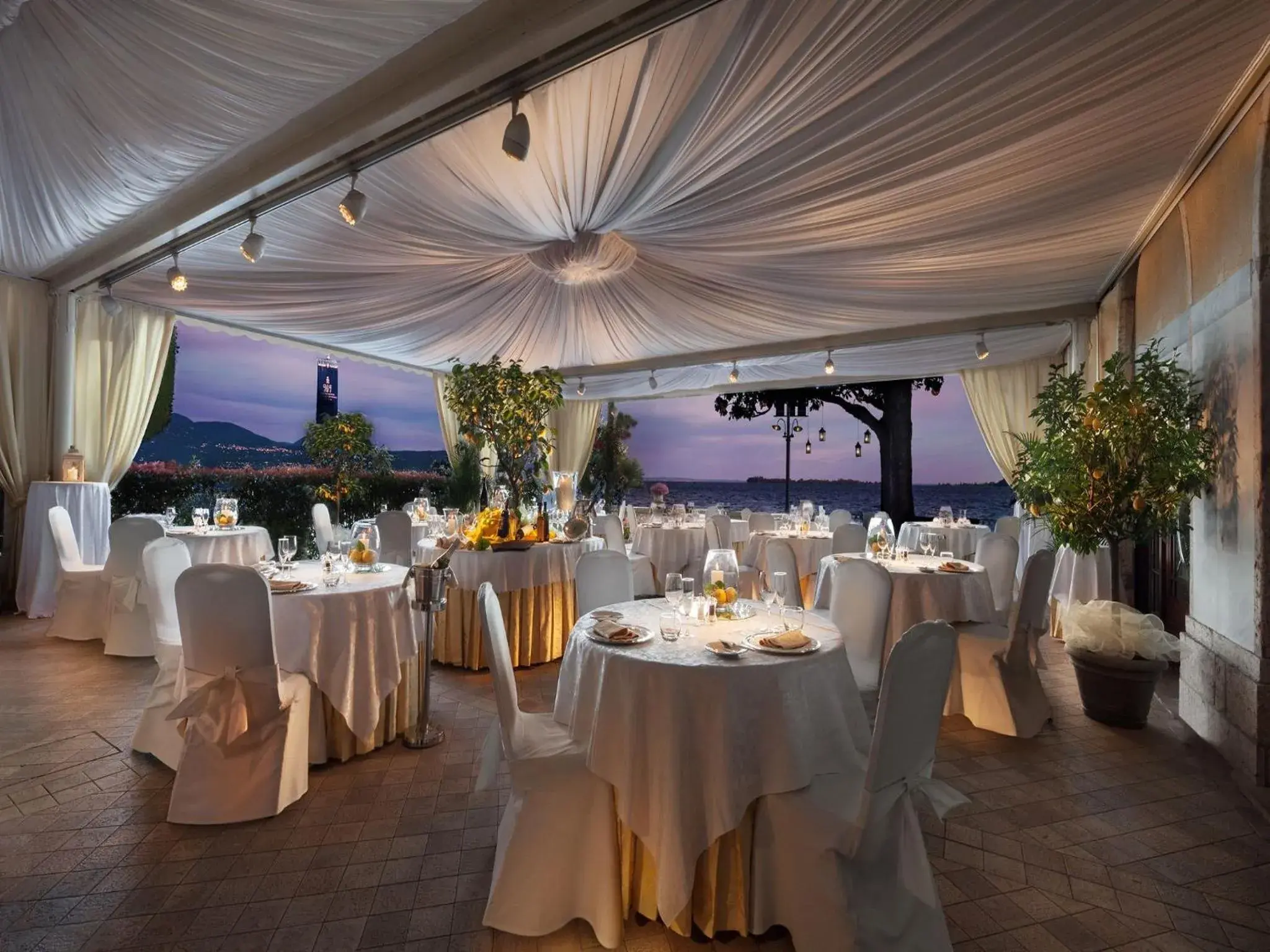 Restaurant/places to eat, Banquet Facilities in Grand Hotel Gardone