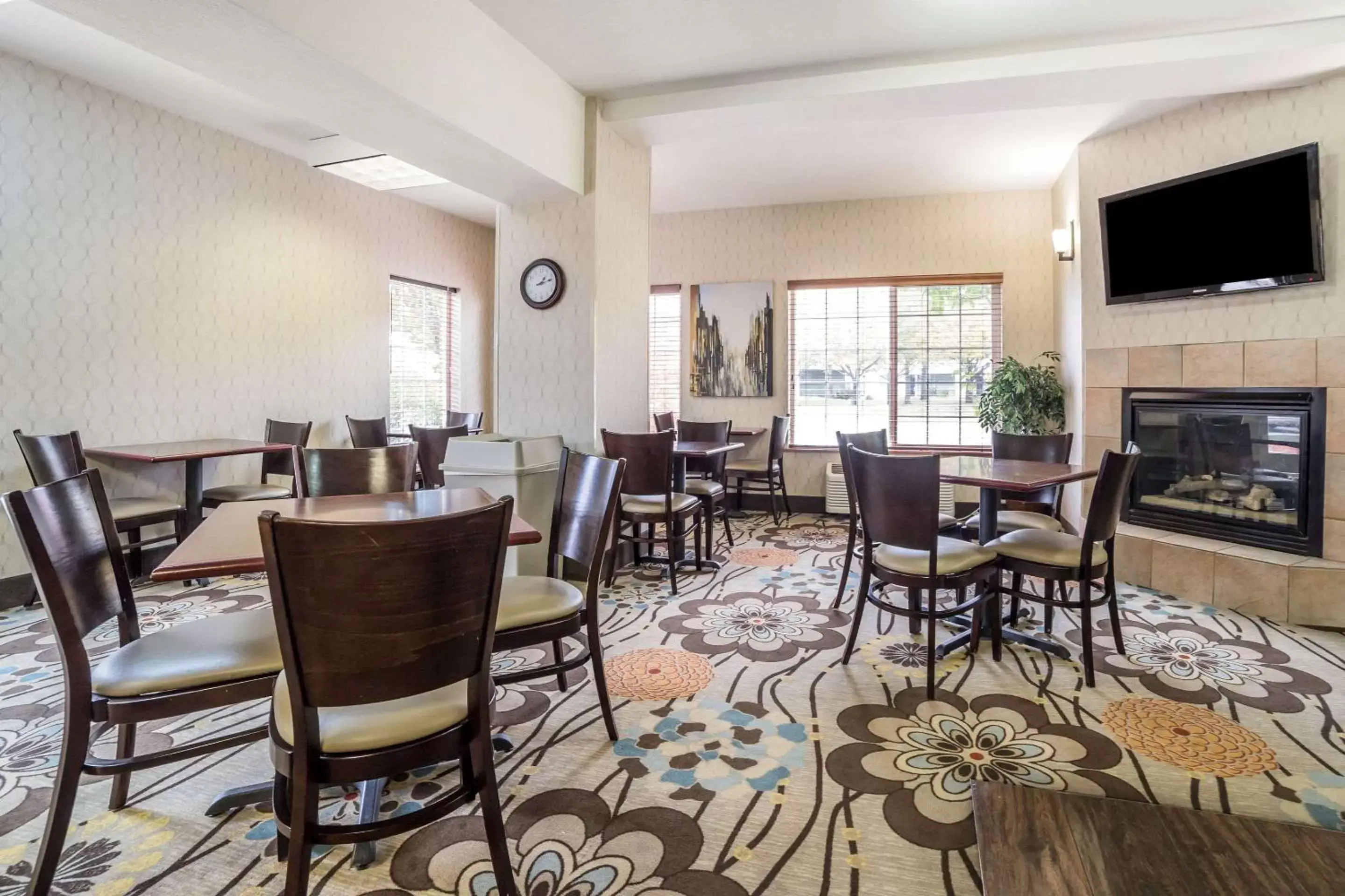 Restaurant/Places to Eat in Comfort Suites Airport Salt Lake City