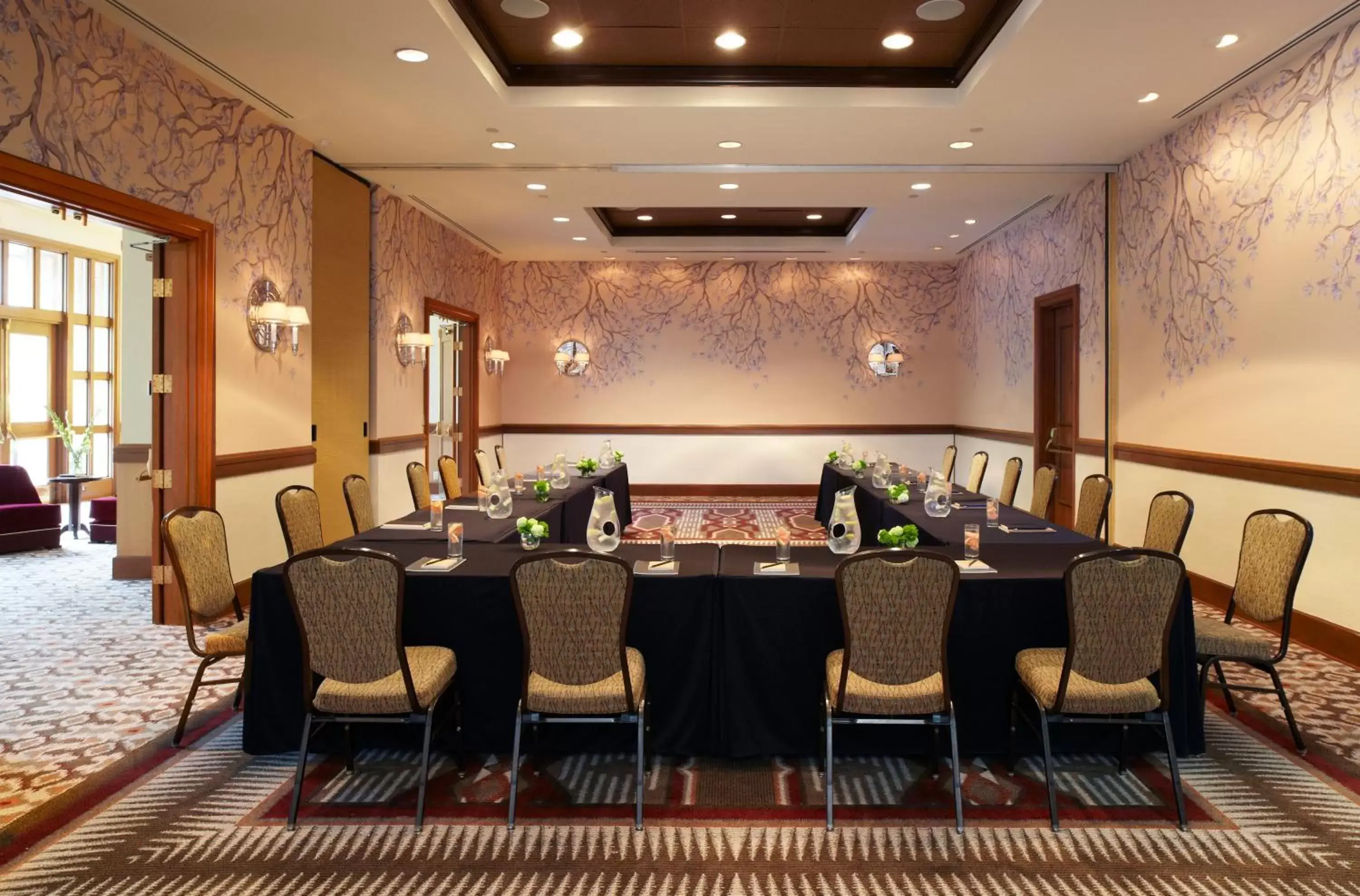 Meeting/conference room in Kimpton Riverplace Hotel, an IHG Hotel