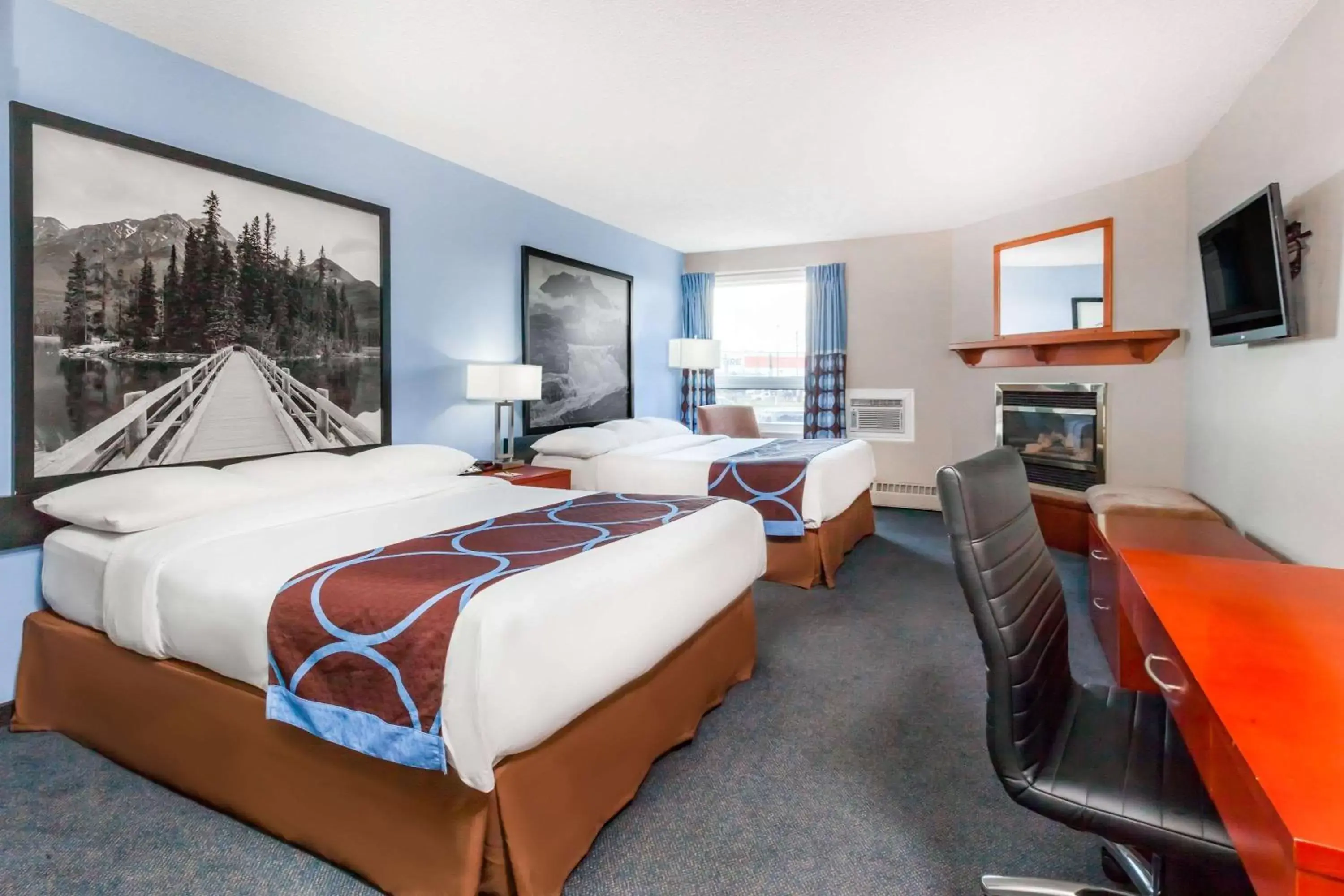 Photo of the whole room in Super 8 by Wyndham Sherwood Park/Edmonton Area