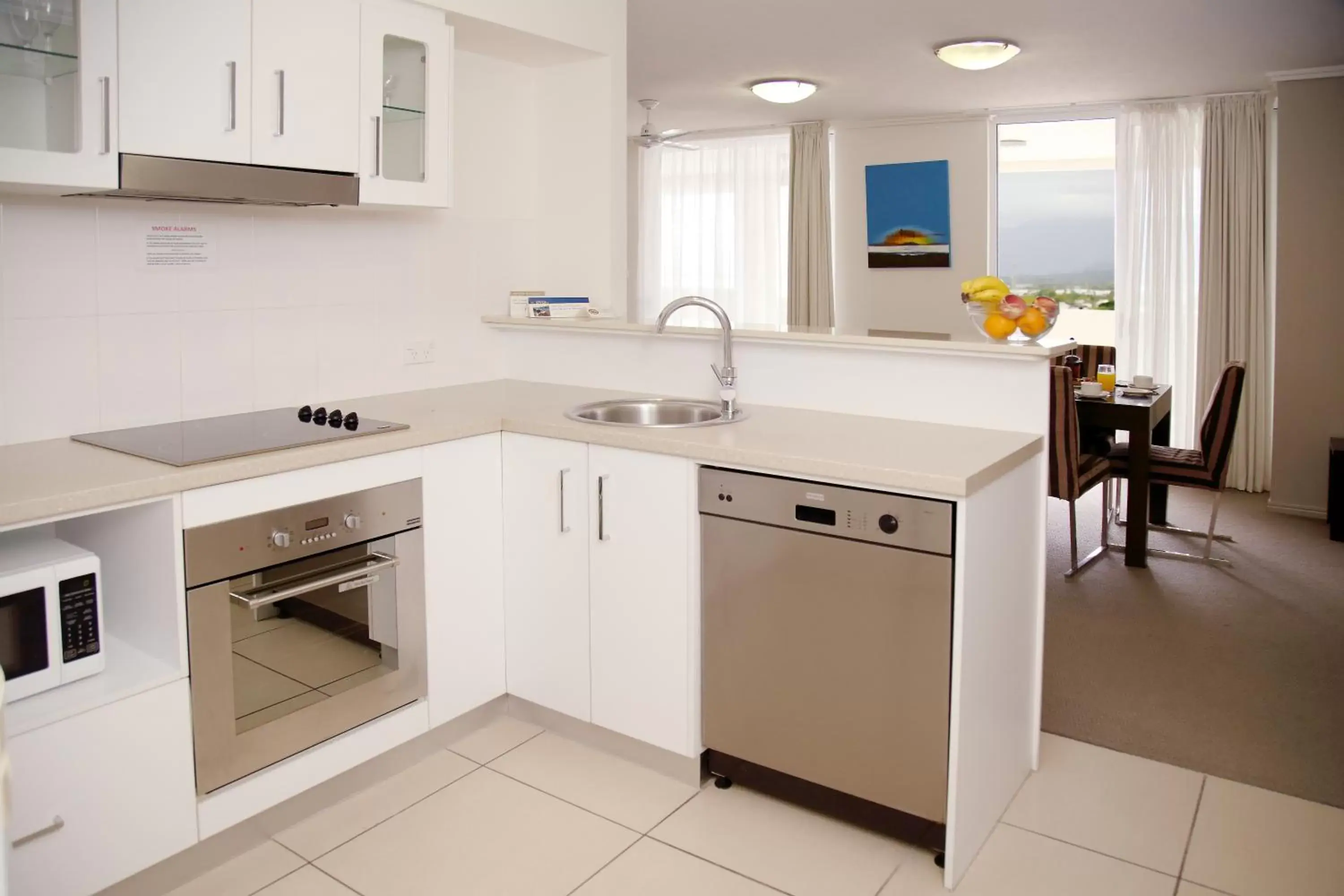 Living room, Kitchen/Kitchenette in Cairns Central Plaza Apartment Hotel