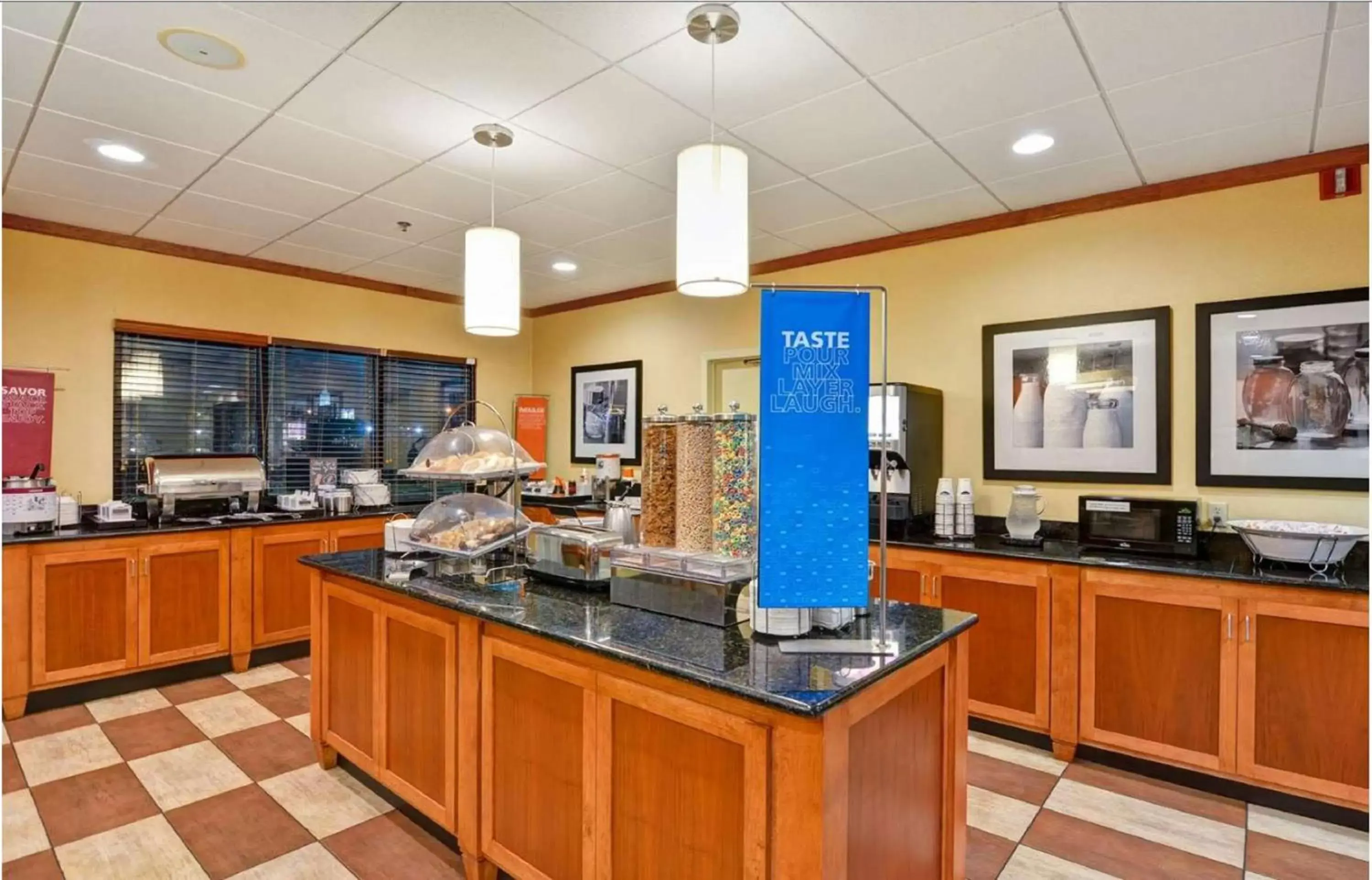 Breakfast, Restaurant/Places to Eat in Hampton Inn Mobile-I-10/Bellingrath Gardens