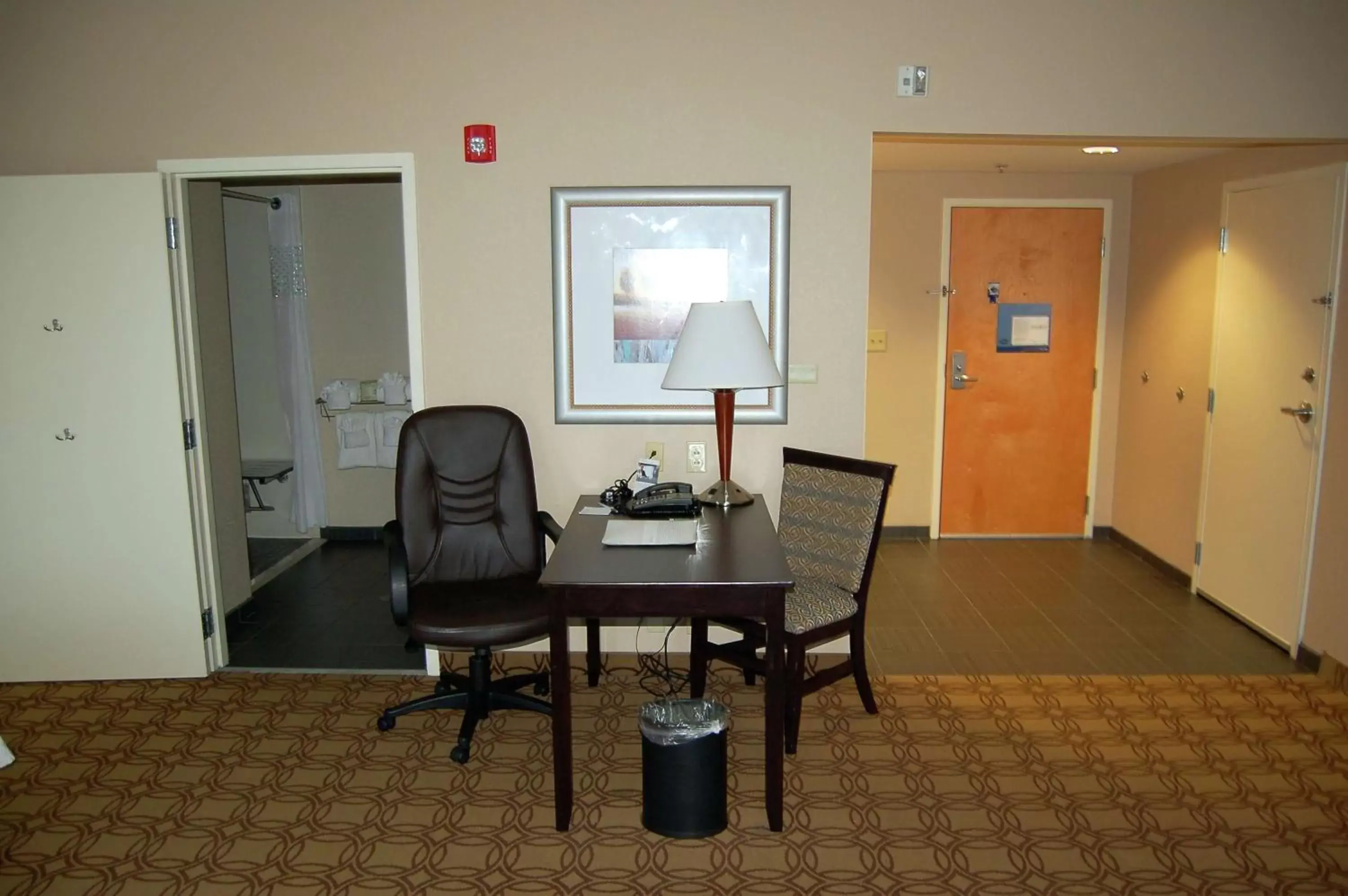 Bedroom in Hampton Inn & Suites Charlotte-Airport