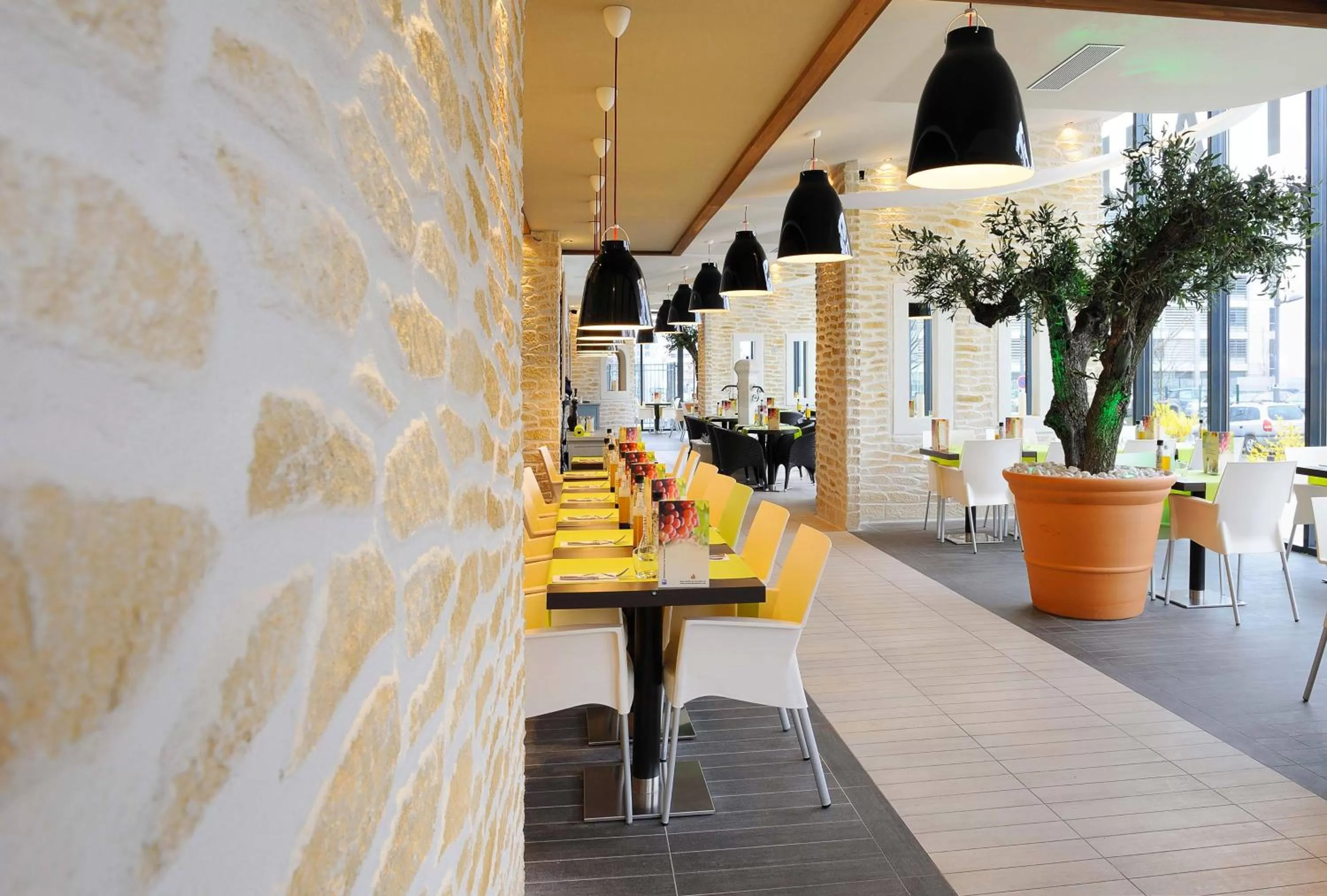 Restaurant/places to eat in Residhome Paris-Massy