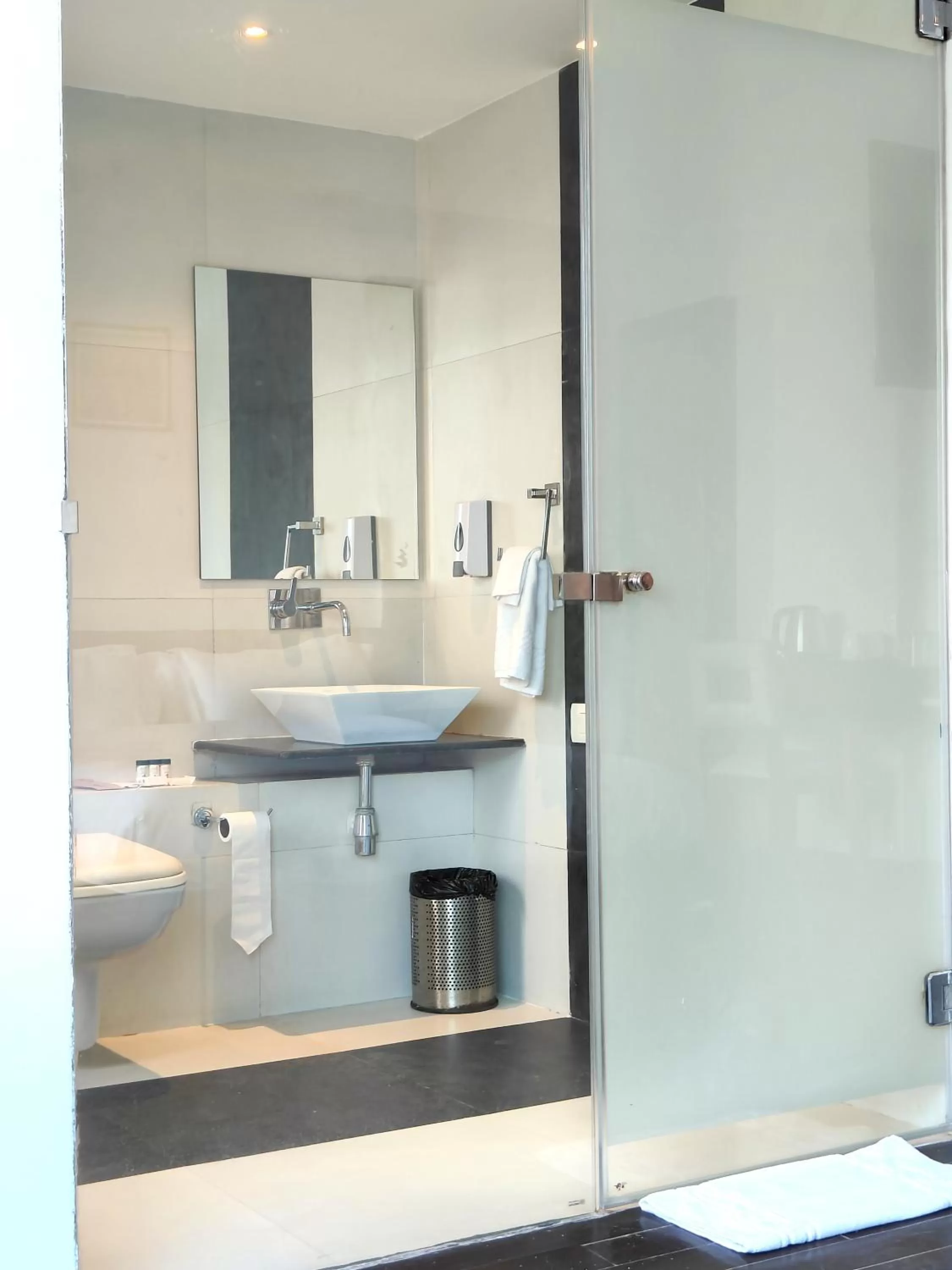 Toilet in The Sky Imperial Hotel Yahvi