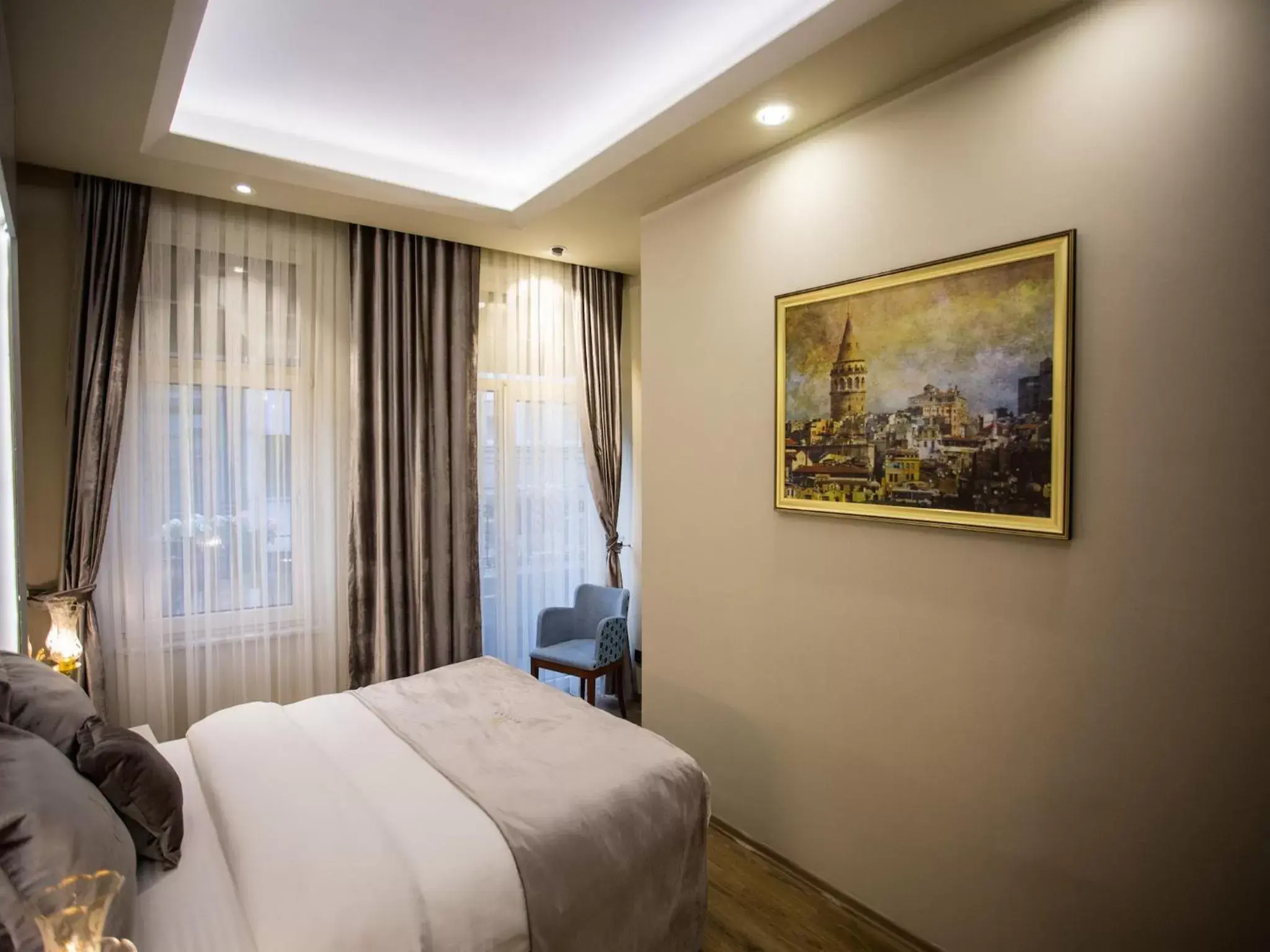 Bedroom, Room Photo in Bonne Sante Hotel