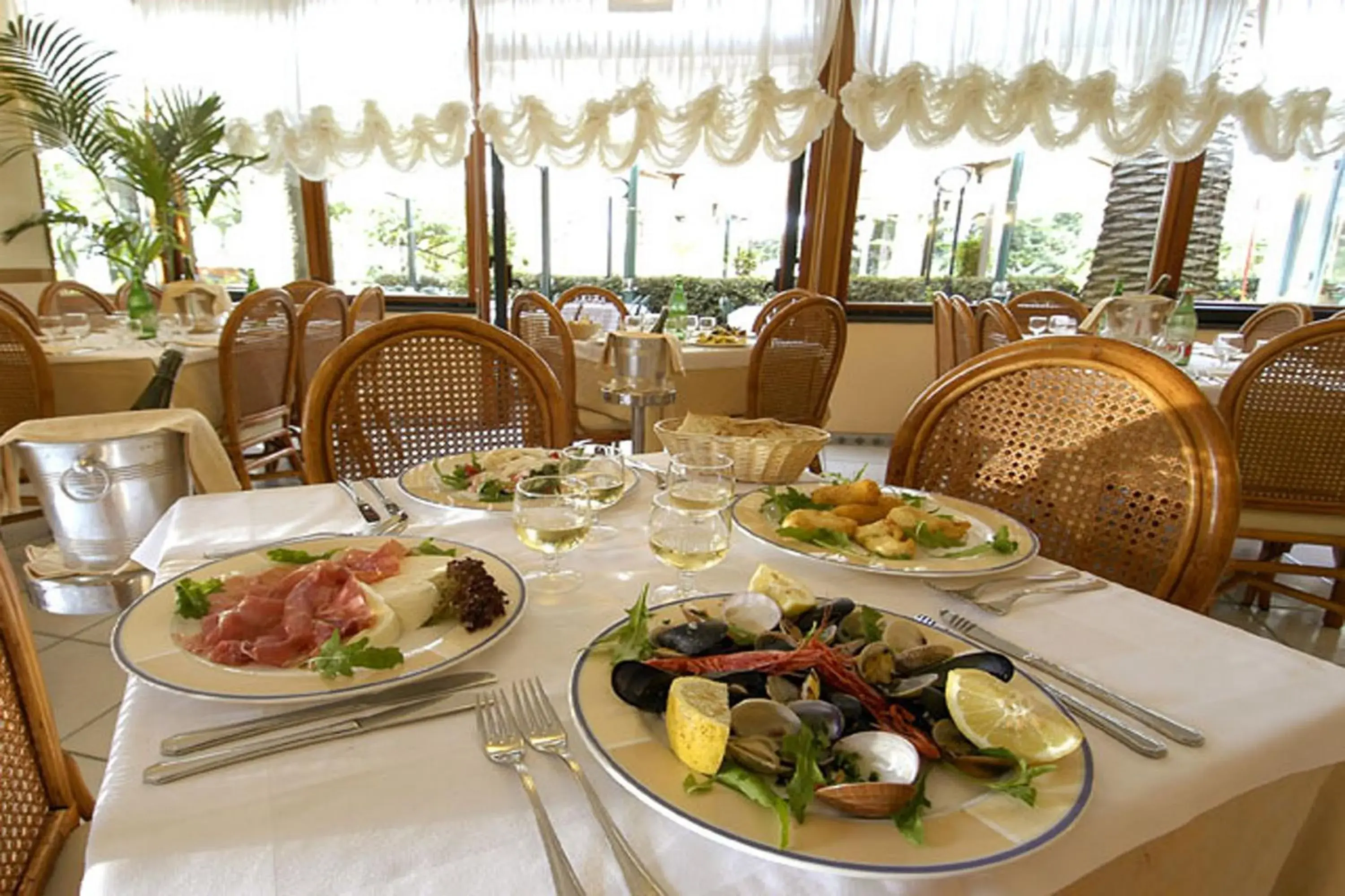 Restaurant/places to eat in Hotel Eden Restaurant/places to eat in Hotel Eden