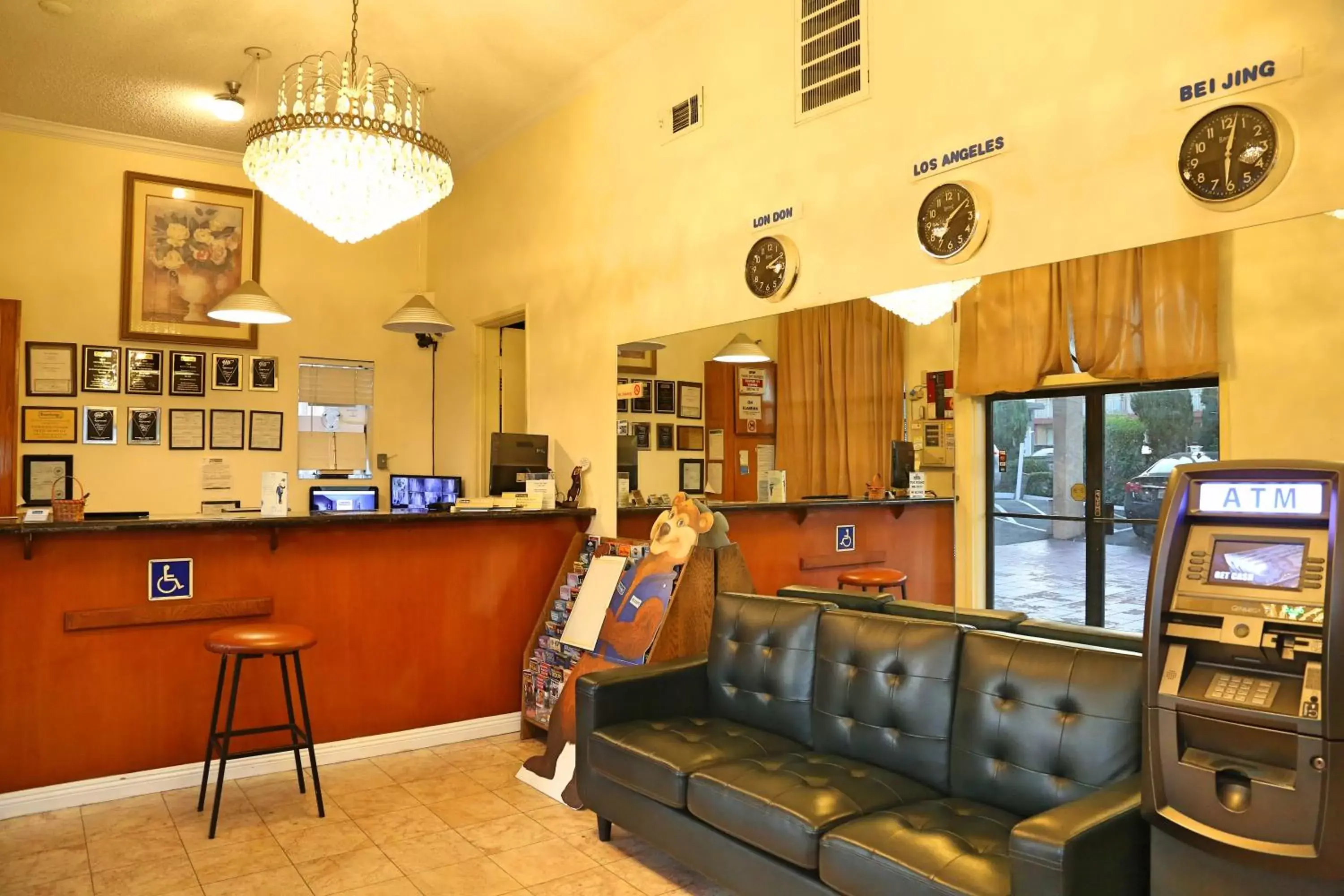 Lobby/Reception in Travelodge by Wyndham Pasadena Central