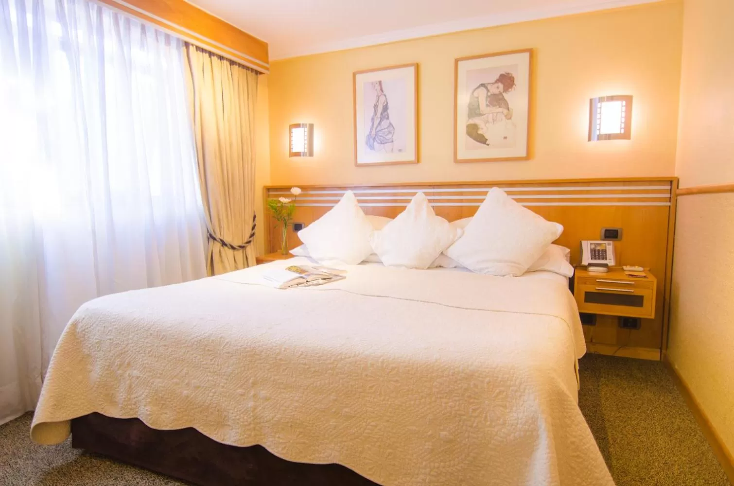 Spring, Bed in Hotel Restaurante Ankara