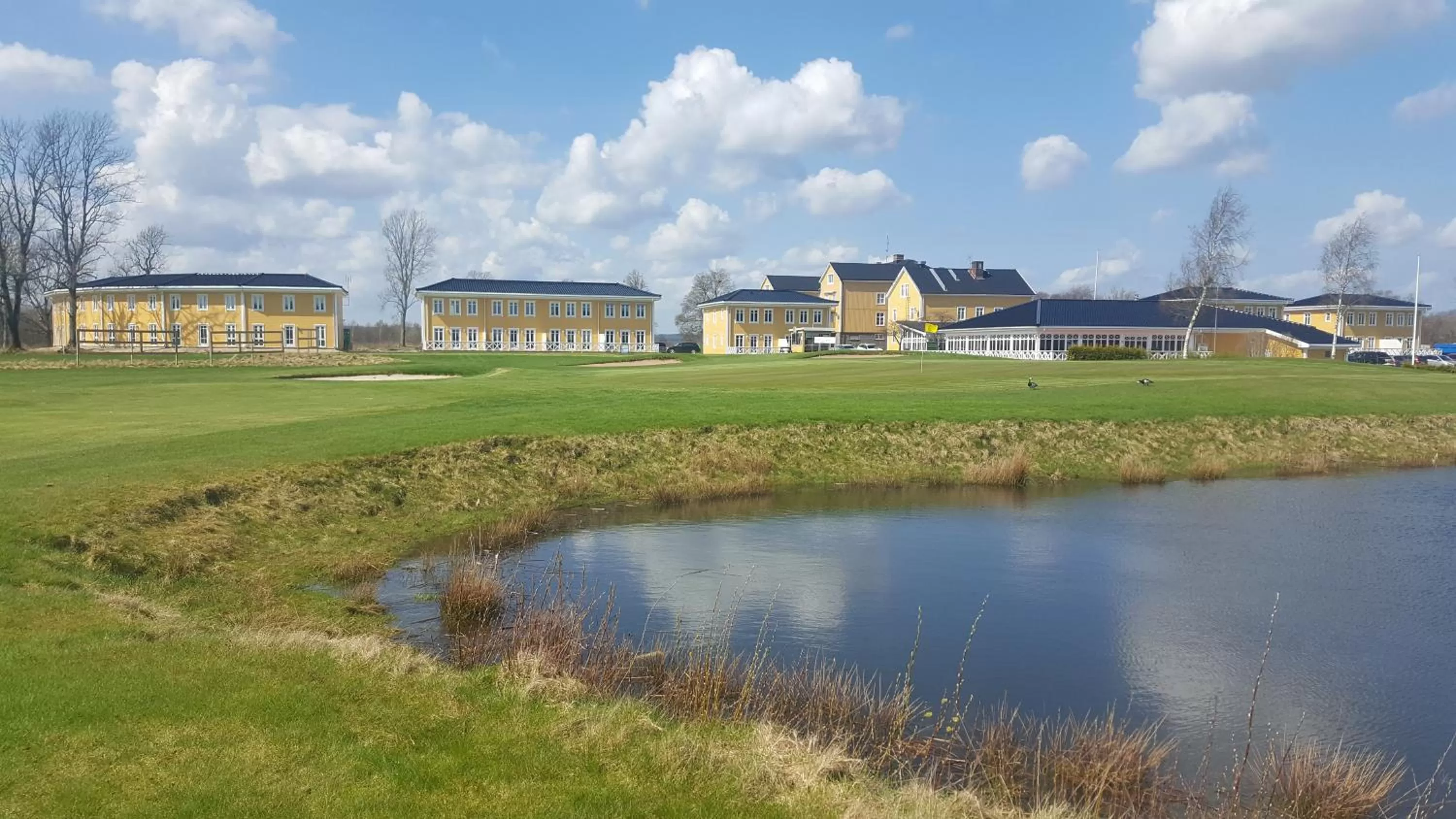 Property building in Melleruds Golfklubb Bed & Breakfast