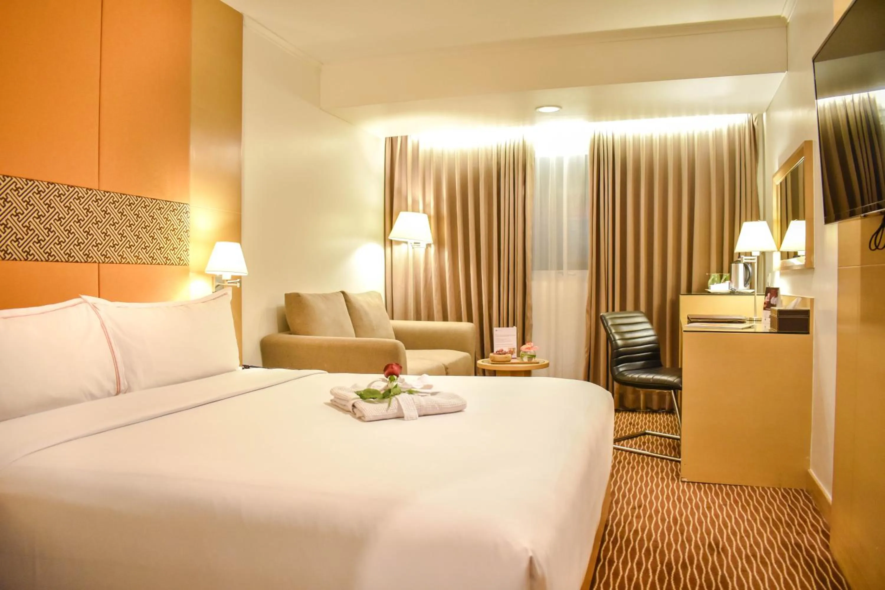 Bed in All Sedayu Hotel Kelapa Gading