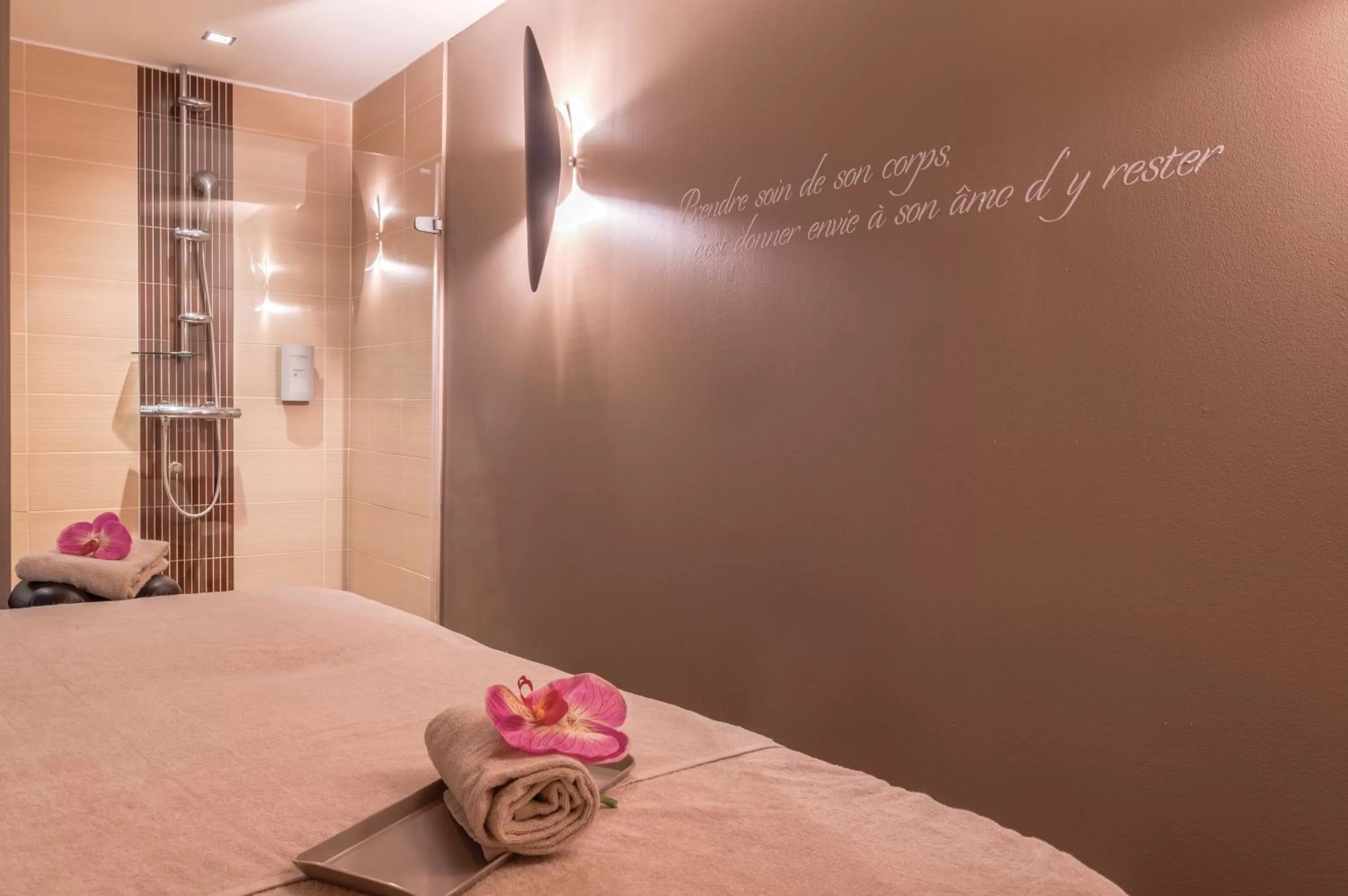 Bed in Résidence Hôtelière Natureva & Spa