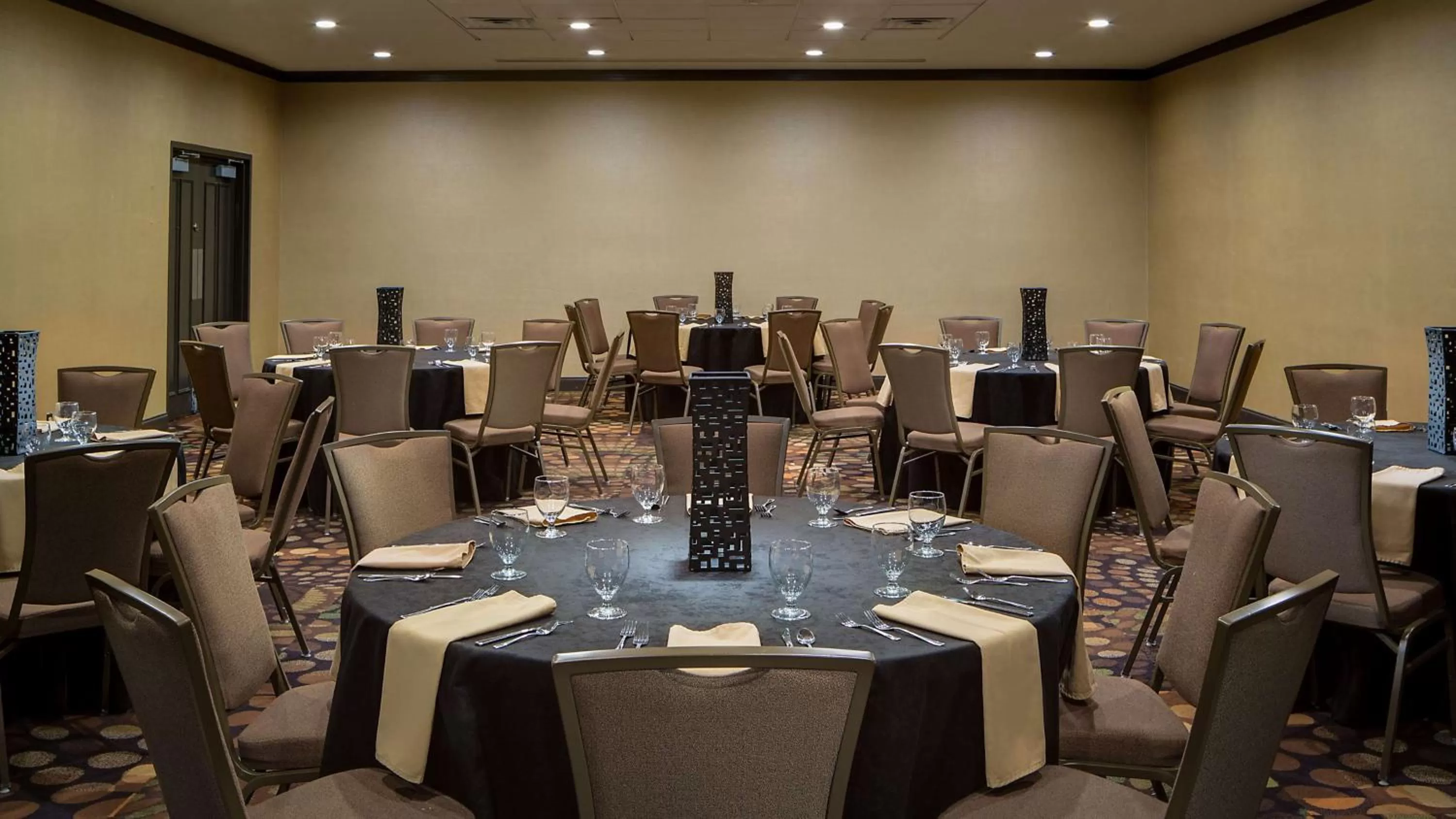 Meeting/conference room in Embassy Suites by Hilton Dallas-Love Field