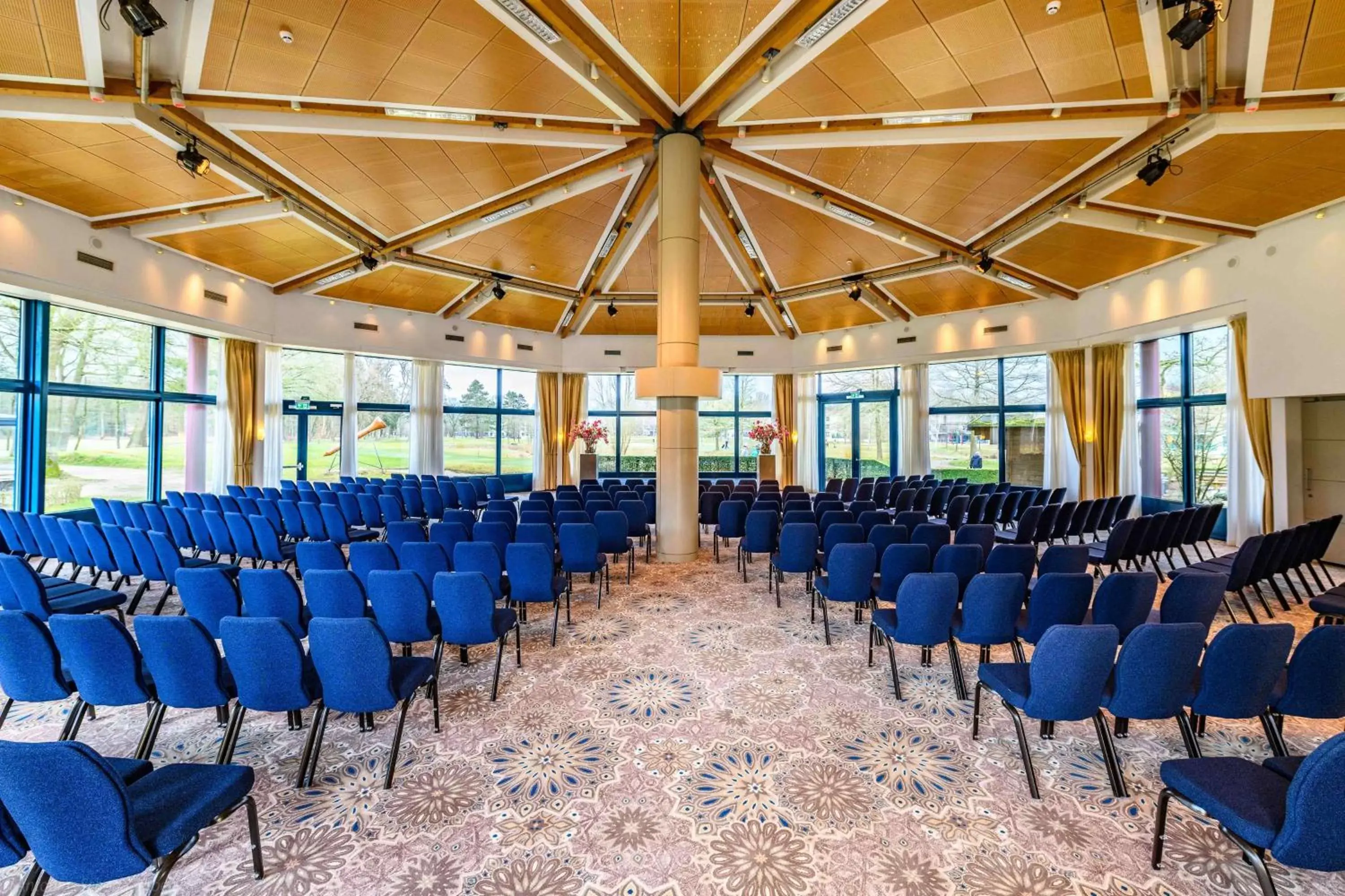 Meeting/conference room in DoubleTree by Hilton Royal Parc Soestduinen