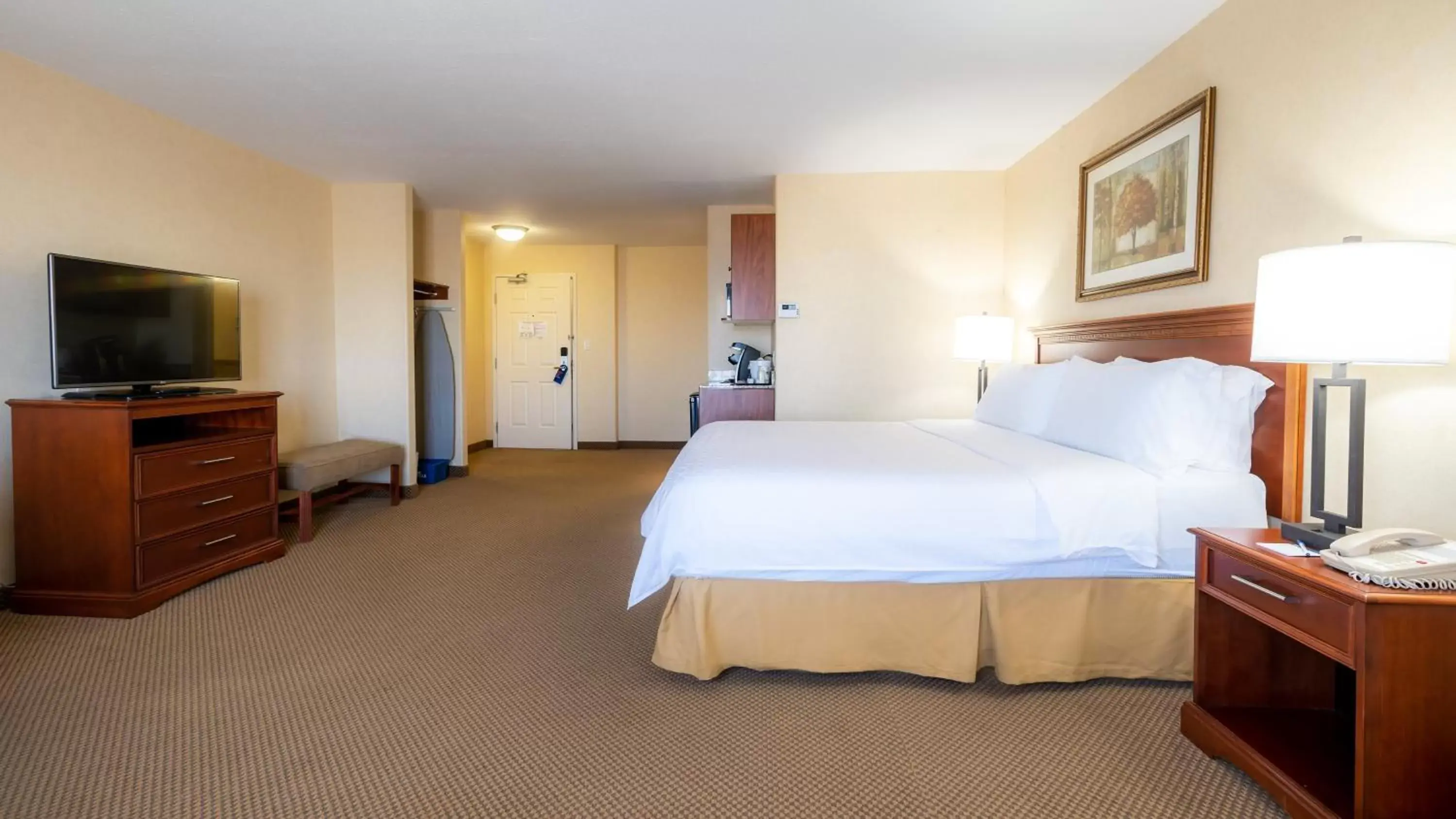 Photo of the whole room, Bed in Holiday Inn Express Hotel & Suites - Edmonton International Airport, an IHG Hotel