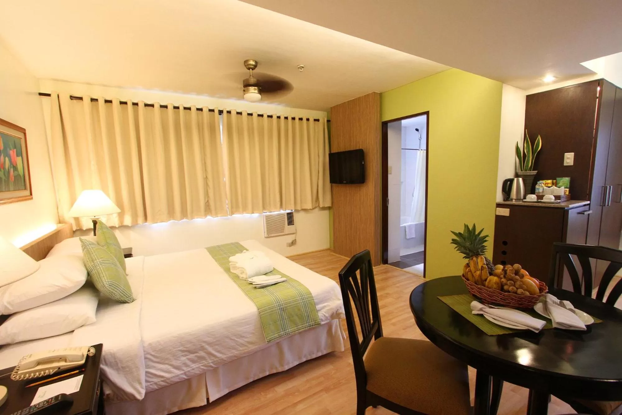 Photo of the whole room, Bed in Hotel Fleuris