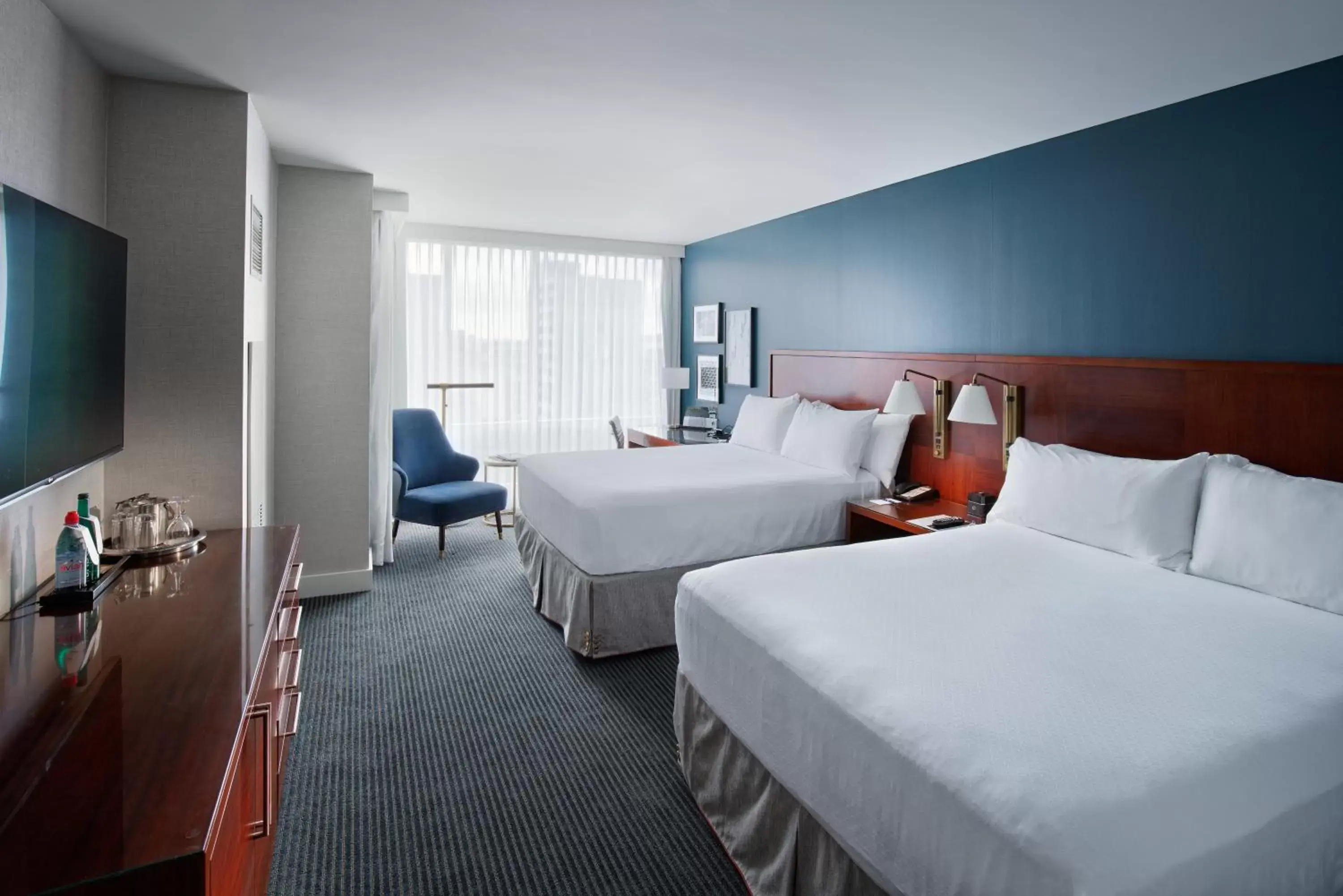 Photo of the whole room, Bed in InterContinental San Francisco, an IHG Hotel