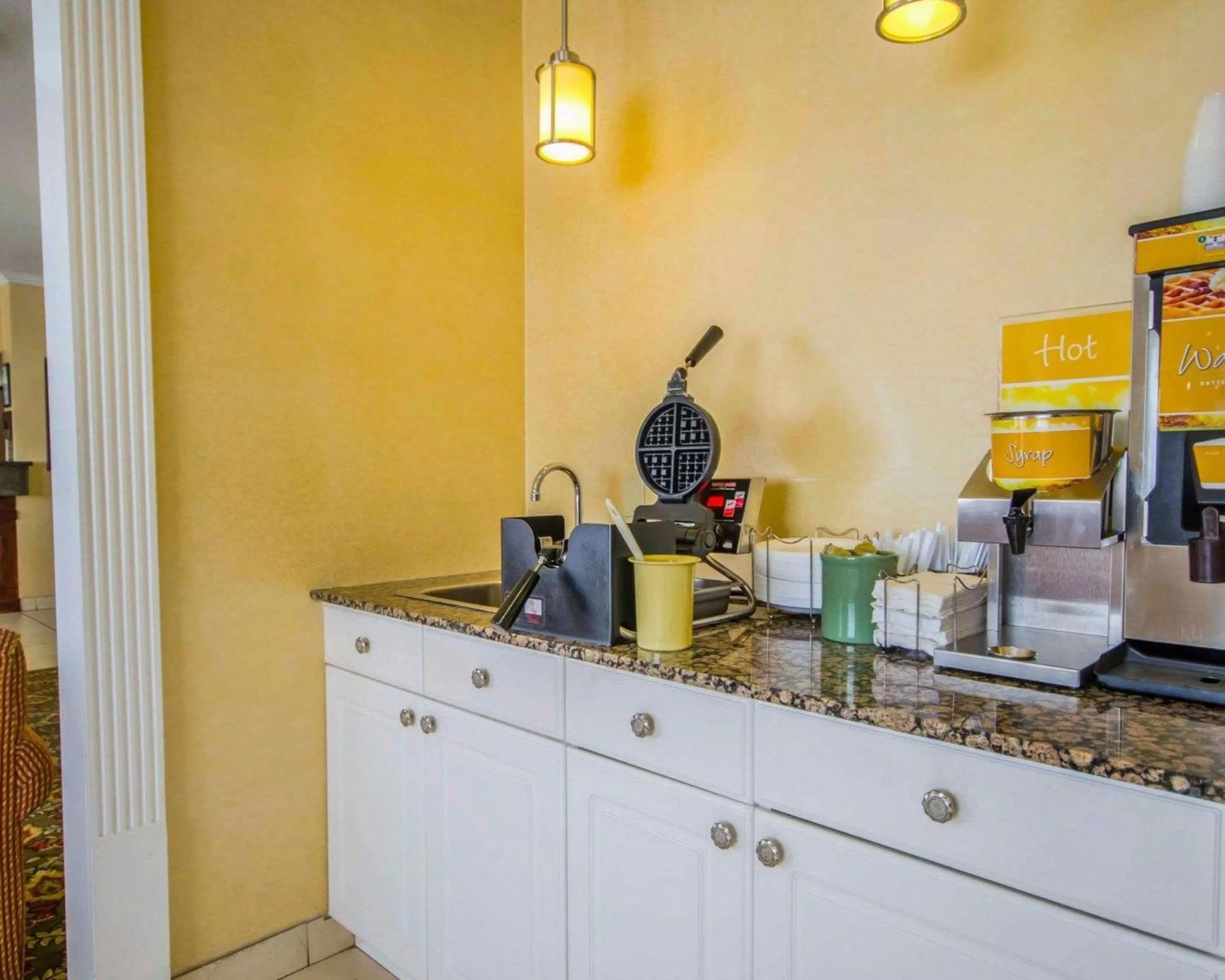 Restaurant/places to eat in Quality Inn Evansville Eastland Area