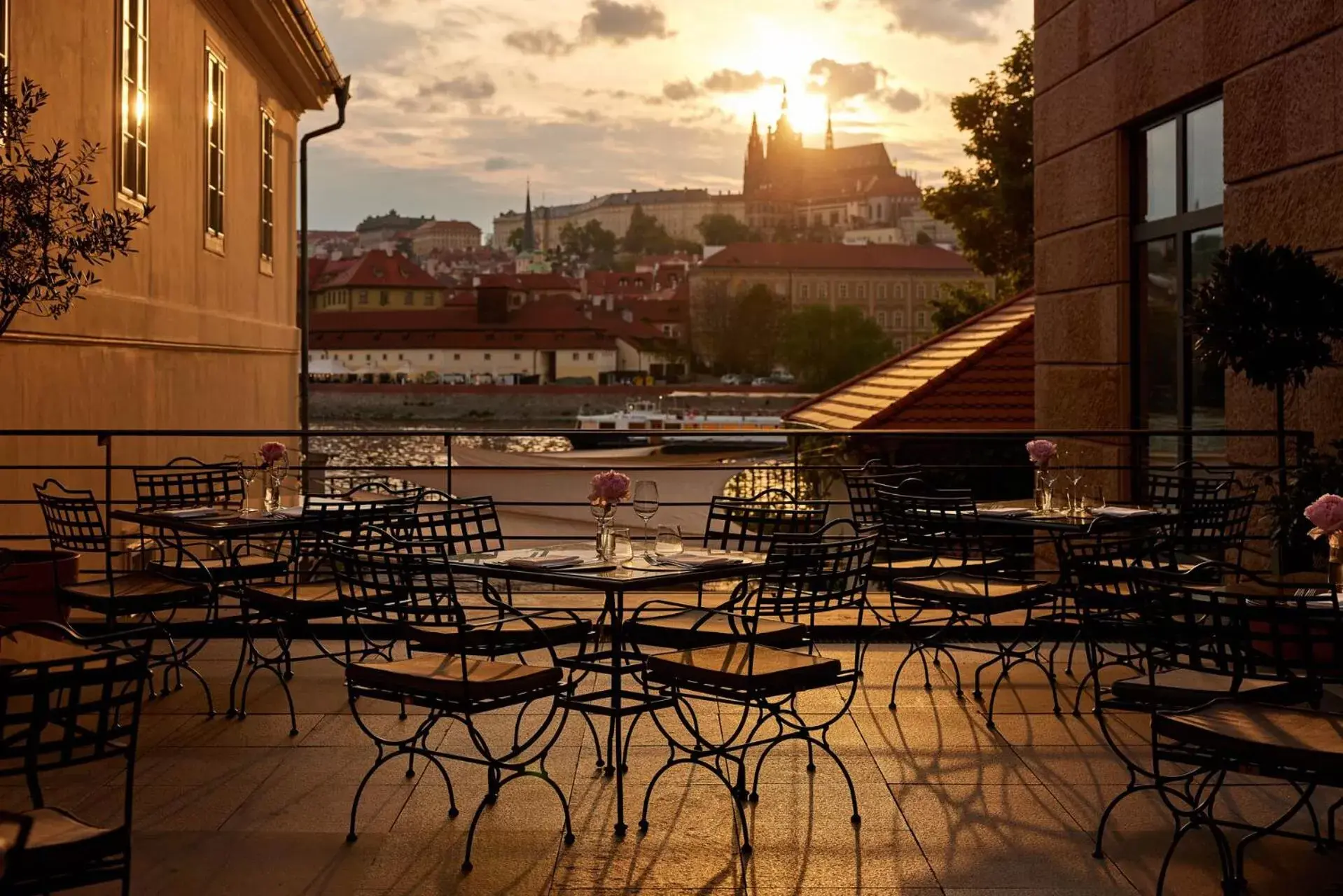 Restaurant/places to eat in Four Seasons Hotel Prague