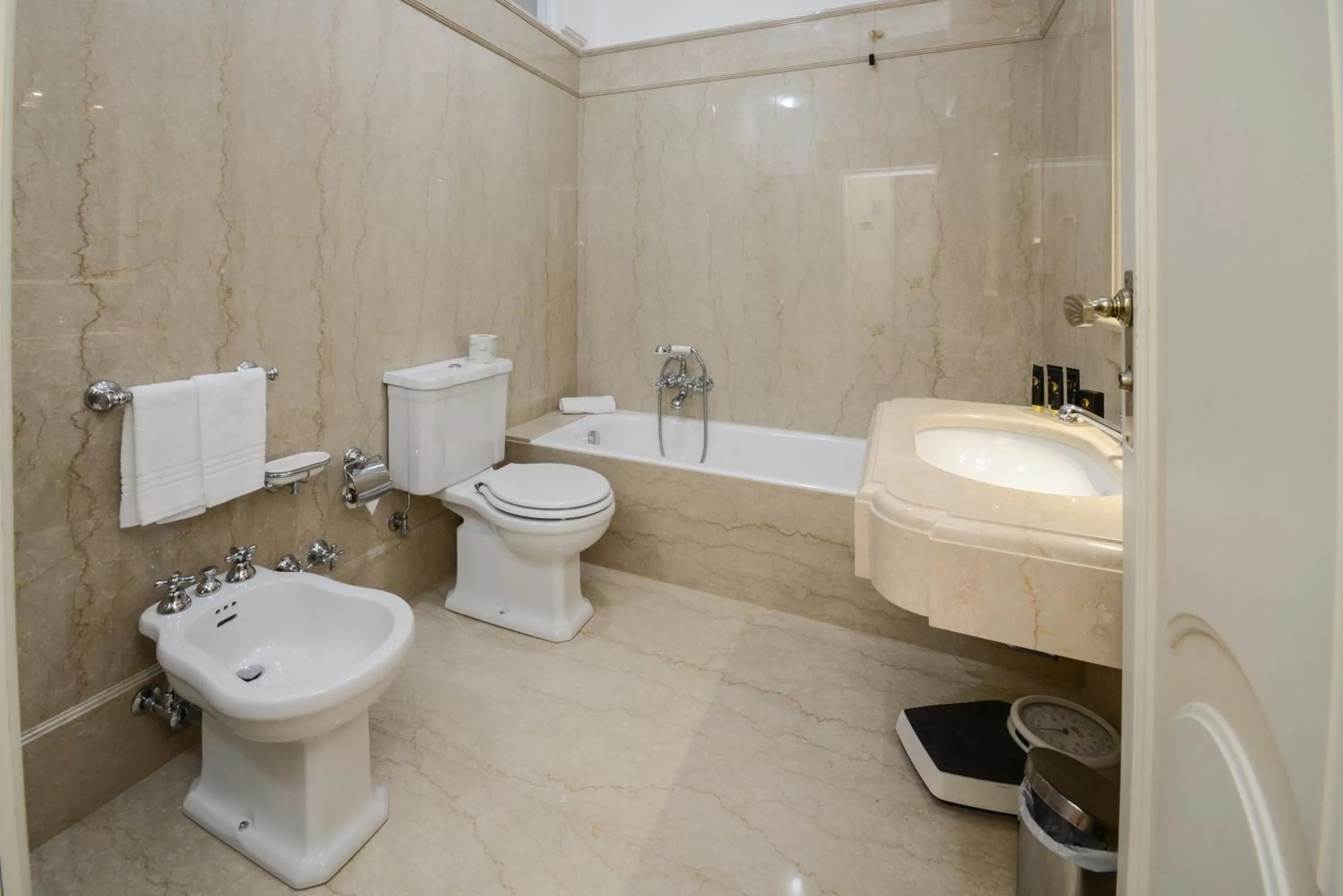 Bathroom in Hotel Vittoria