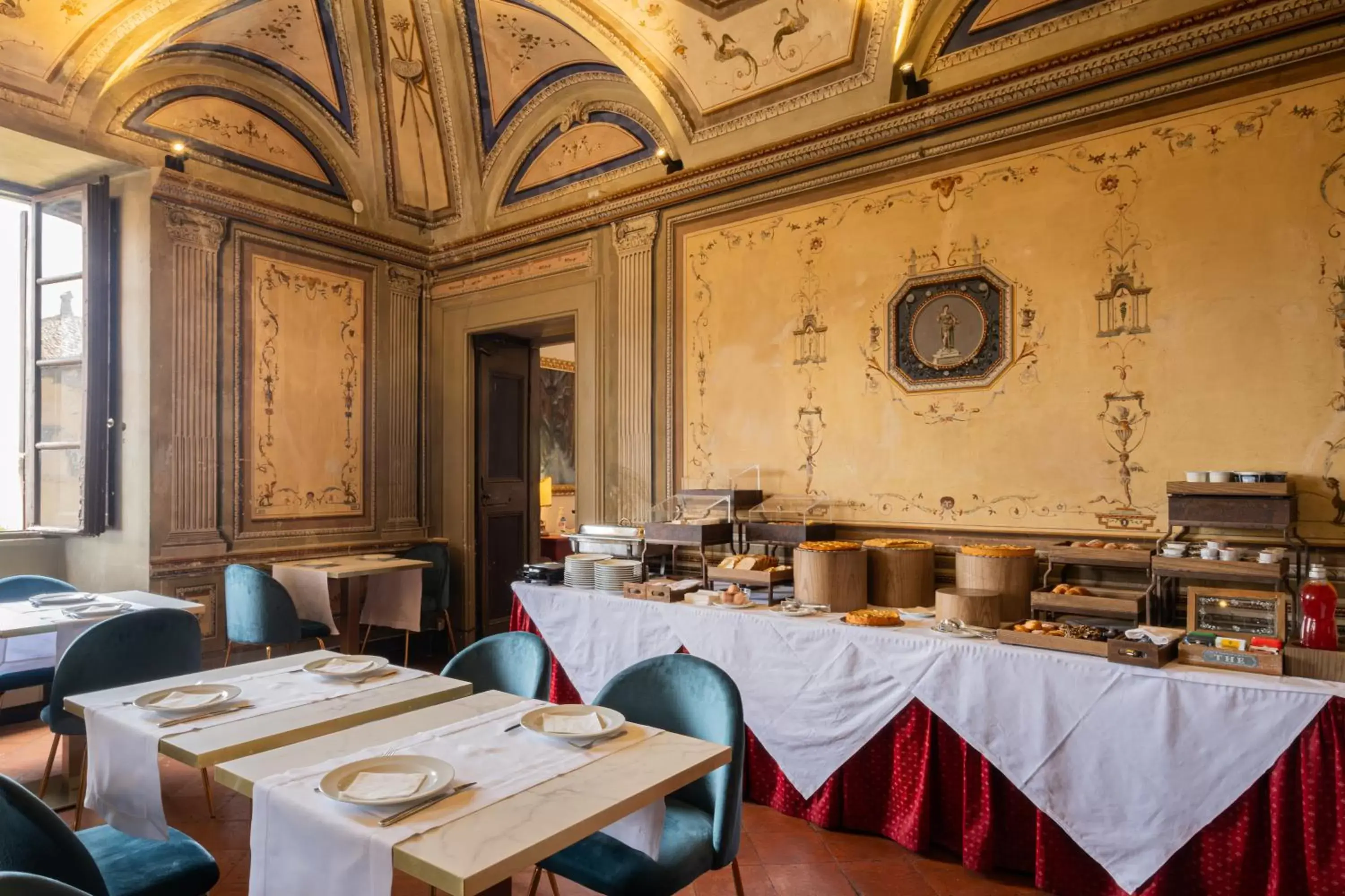 Restaurant/Places to Eat in Bosone Palace